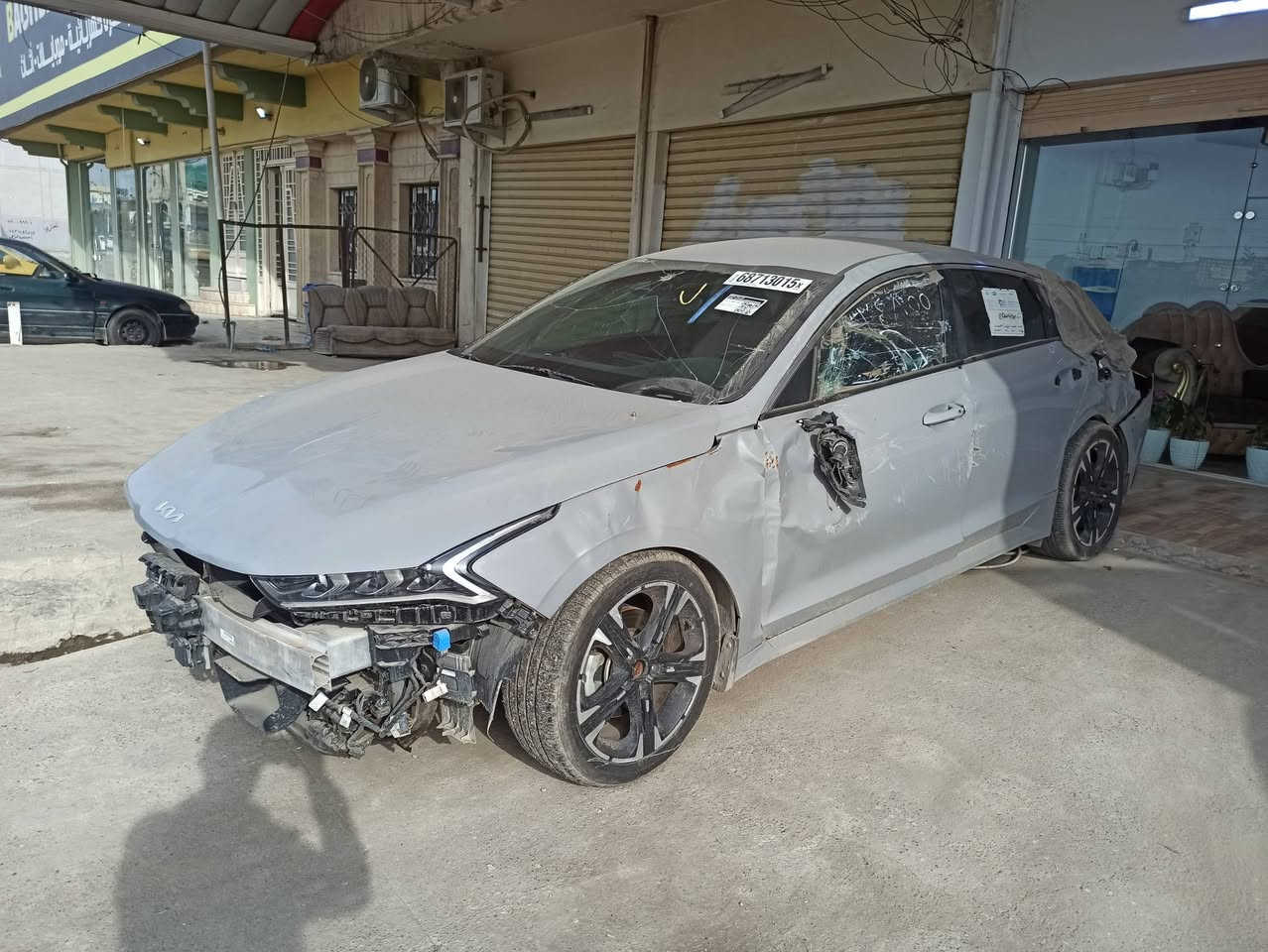 السلام عليكم
 كي فايف 
موديل 2024
منفيس نينوى 
سياره فول مواصفات ماعد بانوراما 
محرك وكير شرط  
سياره شغاله وتمشي 
سياره ضررها كما موضح بالصور بدون شواصي 
رقم الشاصي مرفق مع الصور 
السعر 113$ وبيها مجال
🛑ملاحظه مهمه
 يرجى الاتصال من  الساعه 9 صباحأ إلى الساعه 9 مساء
#العنوان موصل الجديده شارع بغداد مجاور سنتر بغداد
#مكتب ال رزان للسيارت
***********
***********
