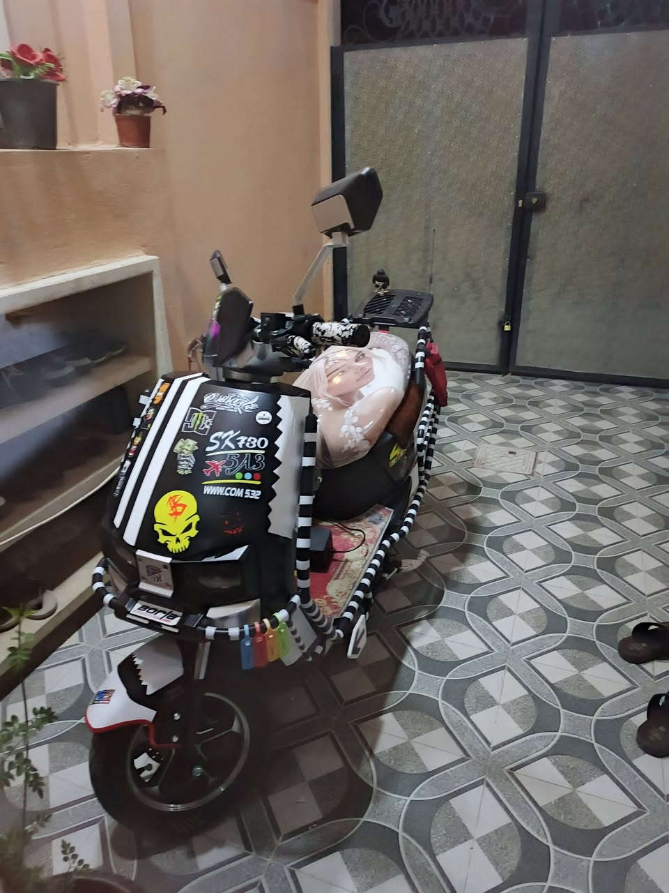 السلام عليكم للبيع تراوس السعر 
واتساب ***********
