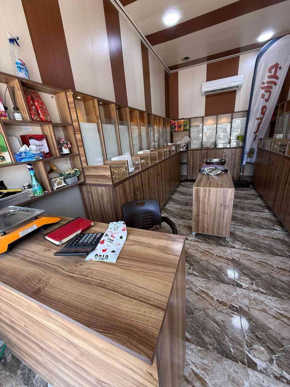 ديكور محل جرزات للبيع
يتكون من 11 دولاب خشبي مع قطعة علوية على شكل رف لكل دولاب 
خشب ثقيل و جديد و بحالة ممتازة  مع ميز وسطي  و زاويتين و رف خشب جداري 

للتواصل ***********

العنوان:  برطلة ـــ المدخل الرئيسي
