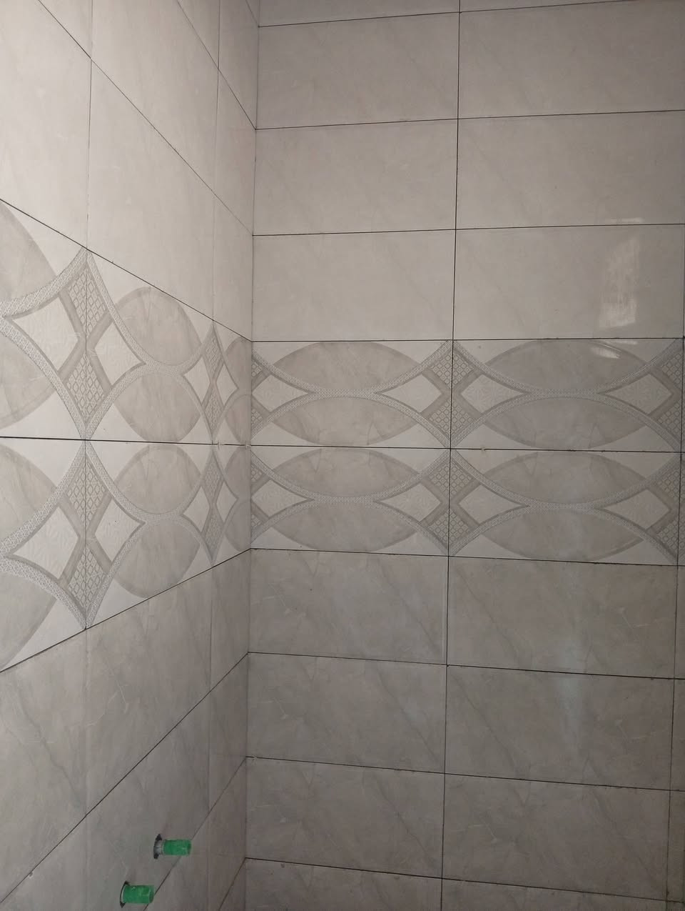 السلام عليكم الي محتاج خلفه سيراميك اني متفرغق حالين داخل القائم الرقم ***********
