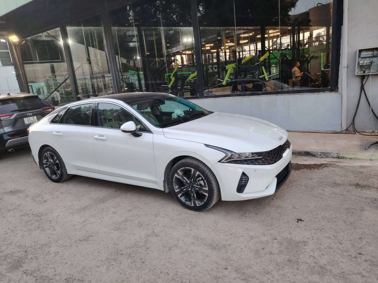 للبيع سياره K5 موديل 23 السياره ماشيه 32 الف فوول خليجي ماعدا الكشنات ليست جلد والباقي المواصفات المعروفه ضمان الشركه الدوليه للاستفسار الاتصال بالرقم ***********
