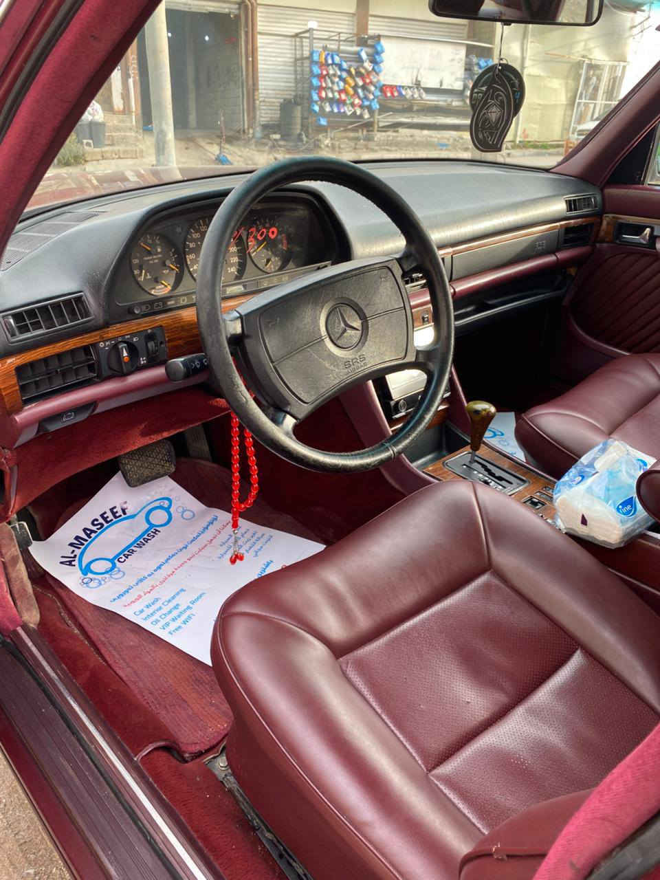 مرسيدس جامبو W126 – موديل 1991
6 سلندر | لون عنابي ملكي ❤️‍🔥

هيبة وفخامة الزمن الجميل 💎
سيارة كلاسيك أصلية، “الجامبو” المعروف بالقوة والتحمل، حضورها على الشارع يفرض نفسه 👌

🎨 اللون: عنابي ملكي لامع يخبل
⚙️ محرك 6 سلندر 2.6 / 2.8 لتر
⚡ قوة توصل لـ 185 حصان
🚀 سرعة توصل لـ 200 كم/س
🔧 قير عادي أو أوتوماتيك
🛞 دفع خلفي وثبات عالي

💺 راحة خيالية بالسواقة
🔇 عزل ممتاز وهدوء بالمحرك
🛡️ ثقل وأمان على الطريق

🔥 اقتصادي أكثر من الـ8 سلندر
🔥 يتحمل وسهل الصيانة
🔥 مناسب للاستخدام اليومي والسفر

💰 السعر: 110 وقابل للتفاوض
📞 رقم التواصل: ***********

📌 “الجامبو” مو بس سيارة… فخامة + لون يخطف الأنظار!
#مارسدس
