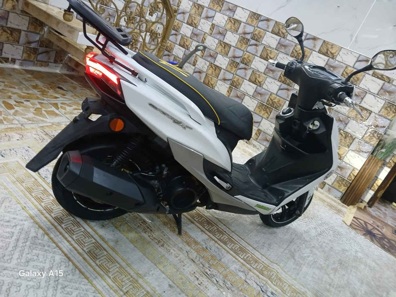 دراجه سكنس فحل لد ياباني جديده مال رمبه مديل 2020 ماشيه 11 الف نوزل خطين قبق نفخ طلاعات ستان كهربائي كفرات اصليه مكينه ناعمه شلعه معدل كهربائياتها كلها شغاله دراجه جديده مكفوله اي نقص مابيها السعر مليون 300 بيع مستعجل العنوان بغداد الكرخ رقم ***********
