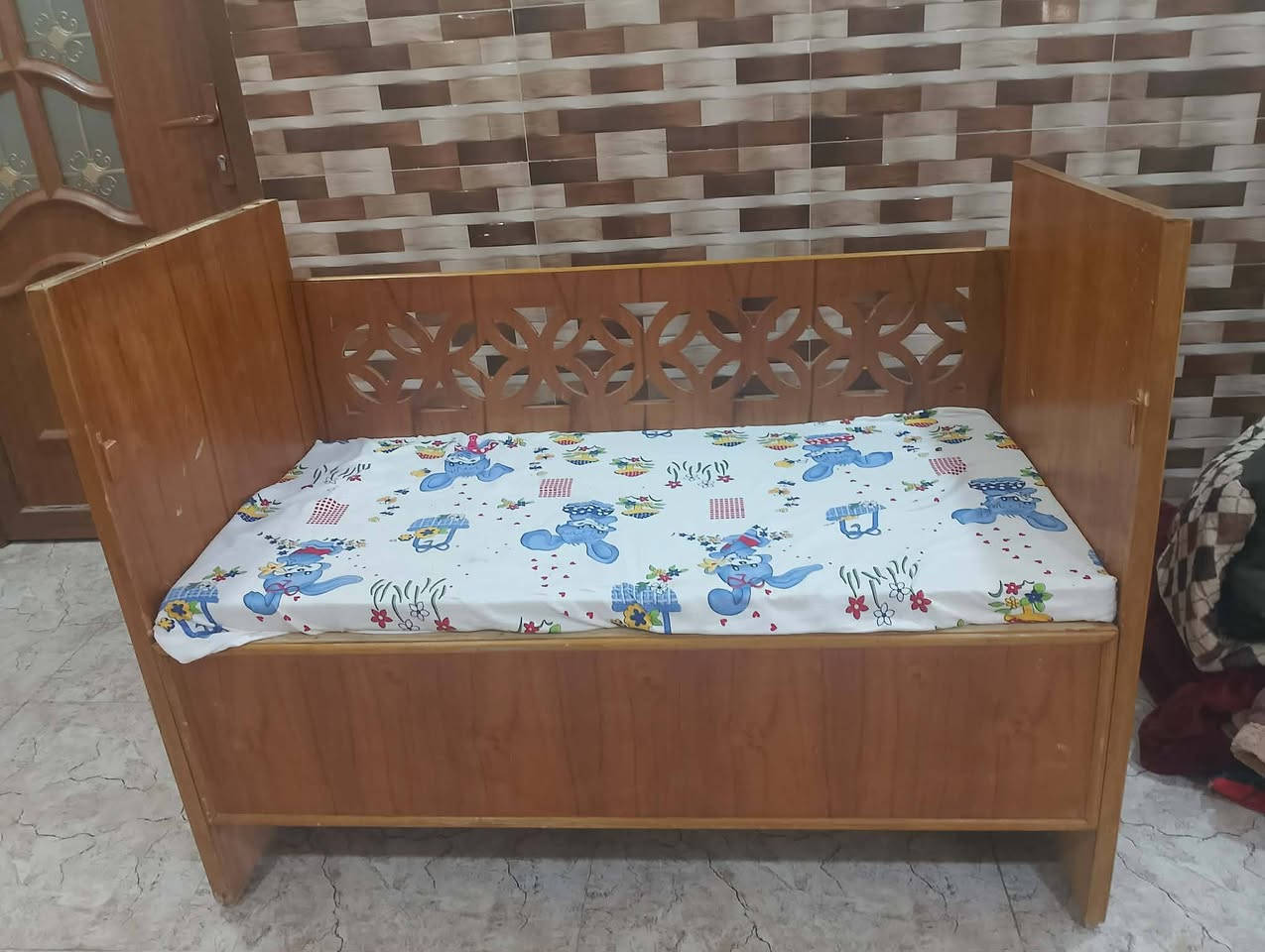 الغسالة سعرها 35
غسل وتنشيف
بس مال تنشف عاطلة الحلقة مالتها

التخت خشب
السعر 50

العنوان مزارع الحدباء الكوبكلية


**إذا كنت صاحب هذا الإعلان وتريد حذفه لأي سبب، رجاءا أرسل رسالة إلى الدعم الفني**