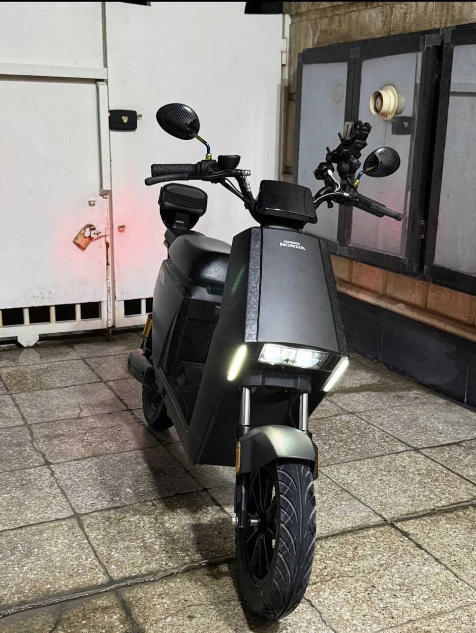 سلام عليكم اخوان دراجتي للبيع honda sundero s08 
الدراجه معتني بيهه اعتناء خاص وممعاملهه كدراجه شحن .نبلش بالتفاصيل
١.دراجه مبدله بطاريتهه ببطاريه طلب خاص ليثيوم فوسفات الحديد من صين ٣٥ الف ملي امبير ٤٨ فولت شرط تمشيك ٩٠ كيلو اقل شي مربوطه بنضام بي ام اس عله بلوتوث تعرف كل تفاصيلهه من تلفون

٢. مغلفه تغليف كامل ppf افلام حمايه اسود شذرة كاربون فايبر للحمايه من الشخط وضربه  يم احمد الربيعي والي يعرف هل مركز يعرف شقصد بالتغليف

٣.دبلات رياضيه mkz هيدروليك وغاز يعني طستهه كلش حلوه

٤. ستاند رياضي صفح ومفصل الهه ستاند تعليك تفصال خاص 

٥. مري كاربون فايبر وقاعدة تلفون اصليه وكفر قناع شاده بالخلف 

٦. جهاز جي بي اس تتبع موقع للدراجه شادلهه

٧.جهاز كيج قياس ضغط اطارات على شاشه 

٨. باقي الدراجه كلهه نضيفه وجديده وعله ايدي من دسكات وهيكل وكلشي معتني بيهه عنايه حلوه ونضافتهه ١٠٠٪؜ عده فطره خفيفه بالكفر كلش بسيطه ومصلحه بطول نص سانتيم  جوه التغليف يعني اصلا ممبينه … رجاء اخوان لحد يقارنهه بدراجه عاديه لان مصروف عليهه هوايه  سعرهه مليون و٨٠٠ الف وبيه مجال للشراي مكاني بغداد شارع الربيعي


**إذا كنت صاحب هذا الإعلان وتريد حذفه لأي سبب، رجاءا أرسل رسالة إلى الدعم الفني**