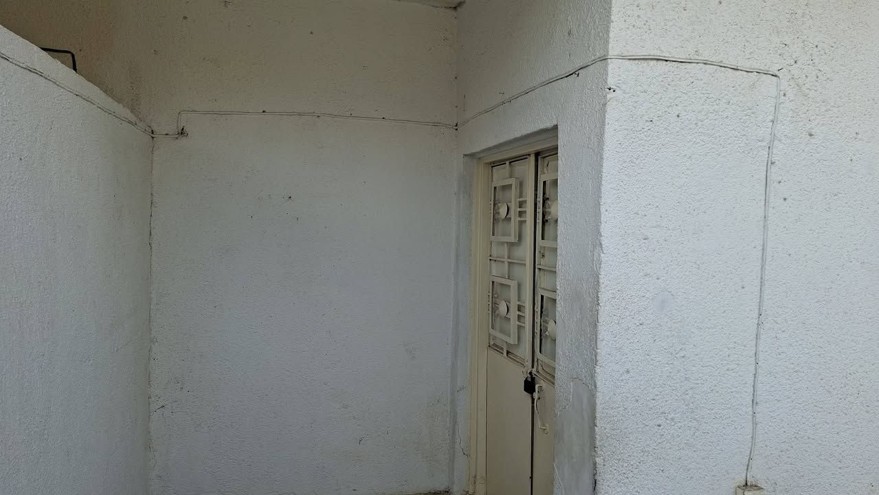 السلام عليكم يوجددارليجارالمساحه ١٠٠طابق واحدستقبال ومطبخ وغرفه يجاره ٣٥٠مابي مجال مكتب الغديرالبياع الشرطه الخامسه قرب جامع الكبيسي ***********
