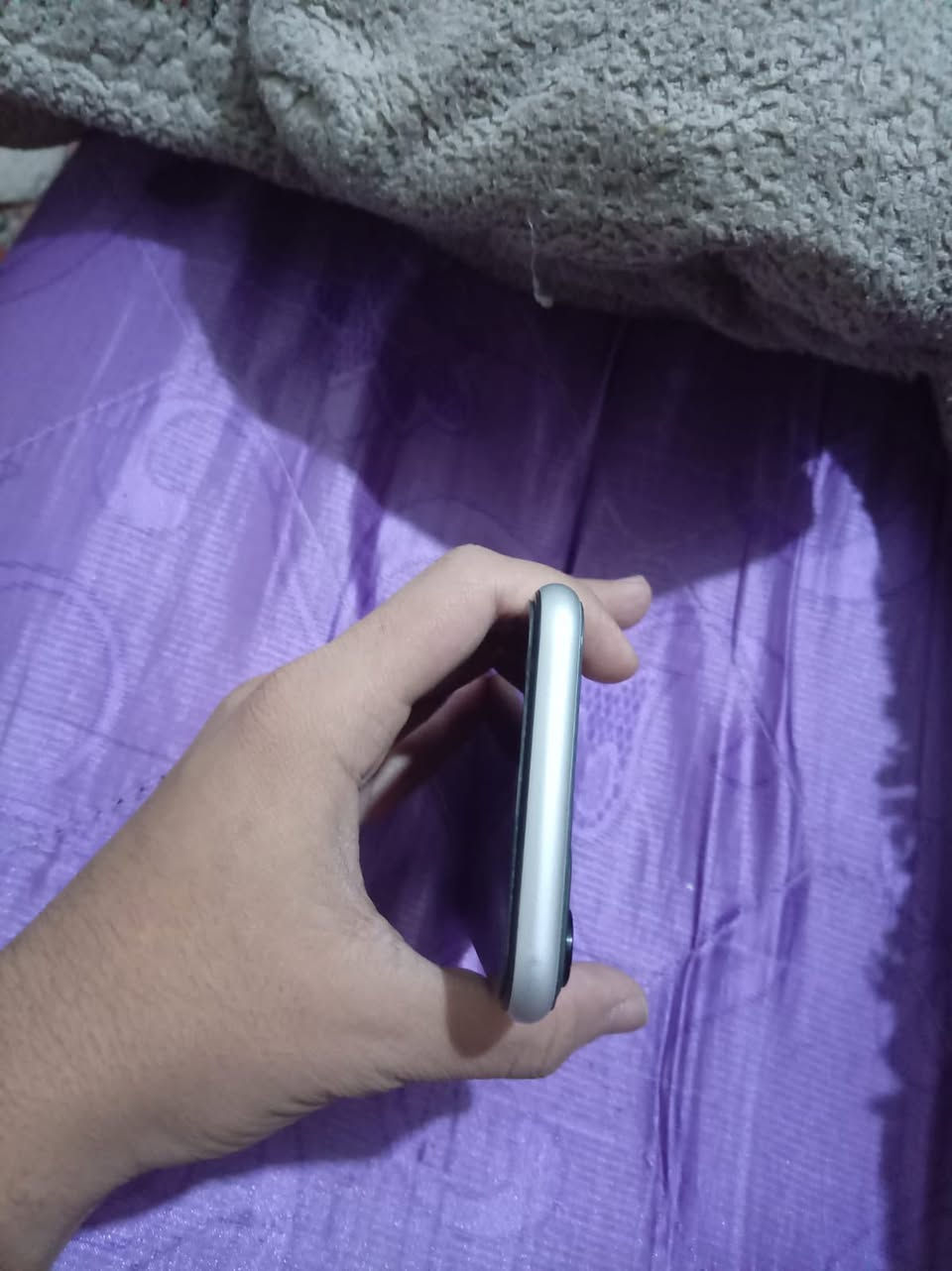 سلام عليكم عدي ايفون XRكلش نضيف ذاكره 64امبدل بس بطاريه كلشي شغل فيس ايدي شغل شاشه مابدله تقره اتلث خيارات عدك بس مشكله زغير بس الضهر ماله مكسر او مخليله لزكه مال 13 سعر  175 بي مجال بصيط عنوانه بغداد مدينه الصدر رقمي واتساب ***********
