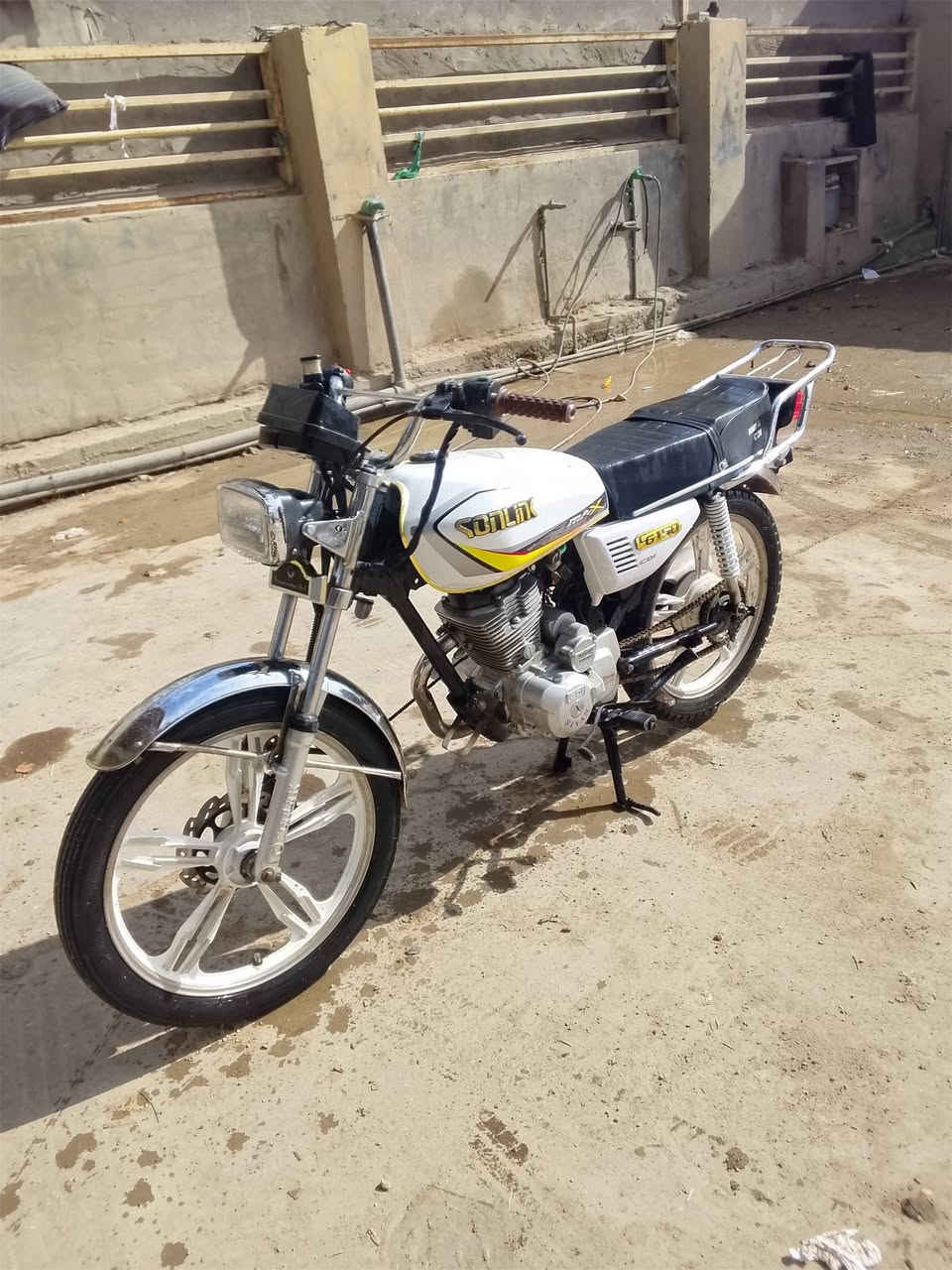 سيفان 5كير موديل 22مكفوله من السرقه
تاخذه من باب البيت سلف هندر كهربائيّات كله شغاله 
عنون الاسكان ***********
سعر 400
