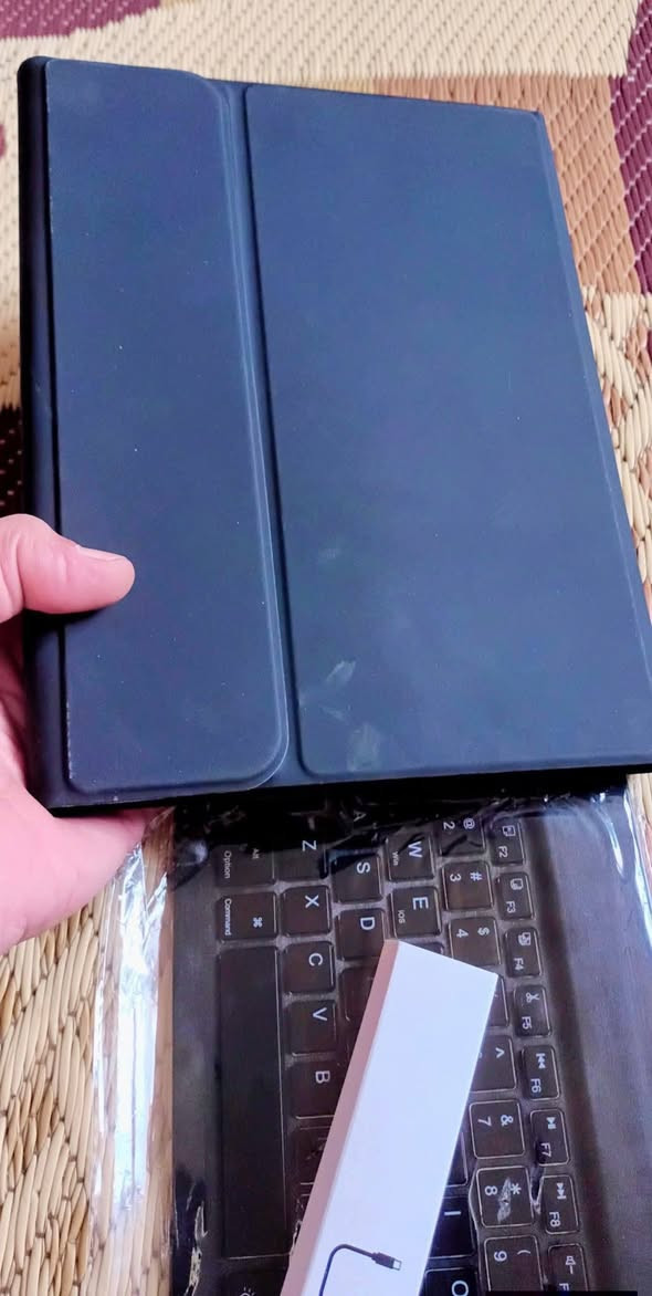 حافظة ايباد
مع كيبورد بلوتوث وكيبل شحن


**إذا كنت صاحب هذا الإعلان وتريد حذفه لأي سبب، رجاءا أرسل رسالة إلى الدعم الفني**