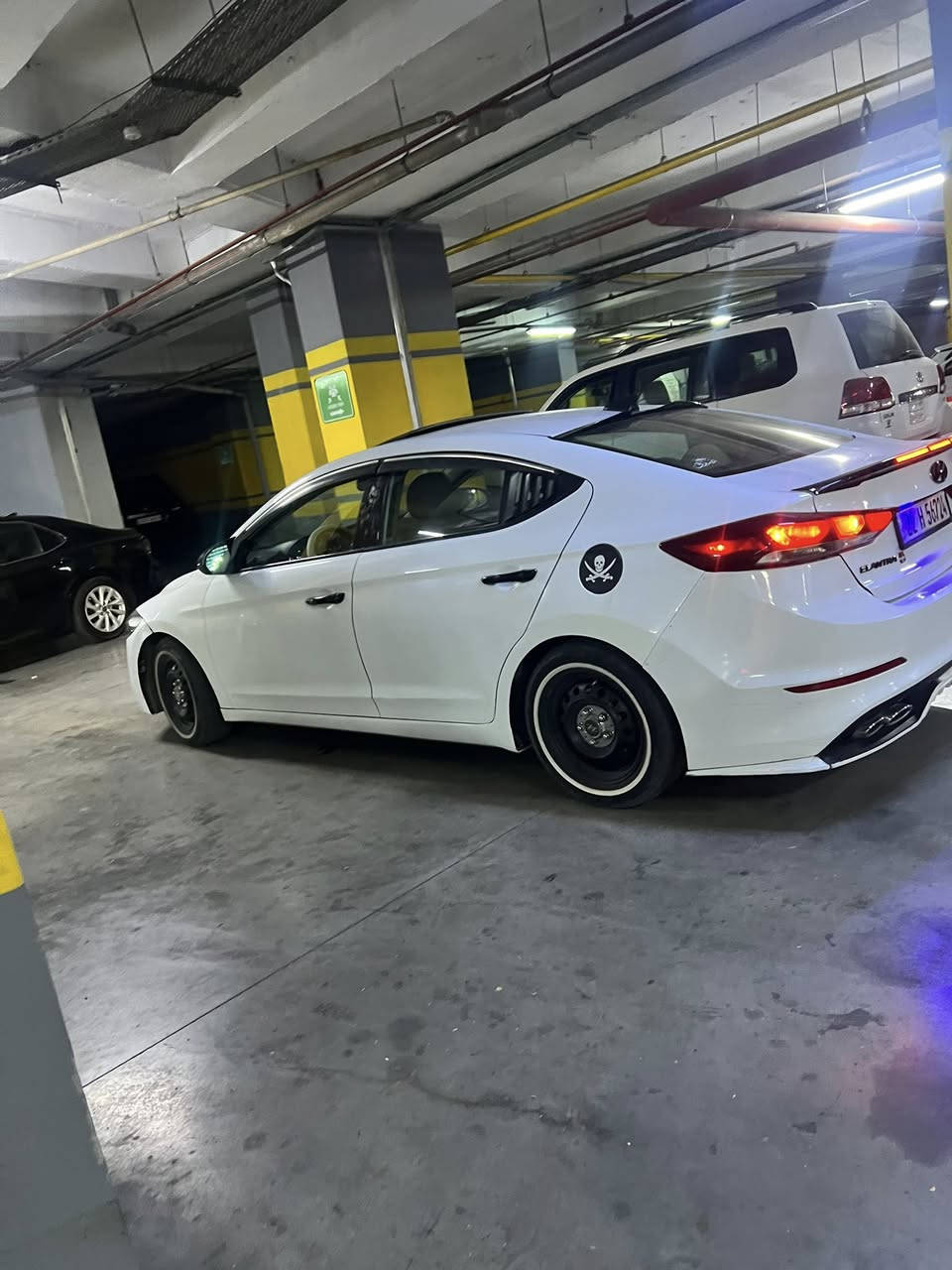 السلام عليكم
النترا   2018   
2000 دوش لمتدد فول واحد على واحد
122 ميل 
 عليهة ادامة كاملة 
الموصفات 
فتحة بصمة 
رادار خلفي 
تدفئة كشنات
تبريد تدفئ منفصل 
اشاره نقطه عمياء 
شاشه اعطال 
تحكمات ستيرن 
استقبال ذكي للصوت 
 بصمه ابواب وترحيب بصمه صندوك
تثبيت سرعه 
هيتر جامه خلفيه 
وبعد هواي موصفات معروفه بلمتدد

رقم اربيل بأسمي دولي  وارد امريكي حادثهة بمريكا جاملغ  جهة الصدر و بنيد 
و بلعراق يمي صار جاملغ جهة السايق و من قبق البانزين و ليجوة  بدون لغود و شاصي 
لون ابيض صدفي

المكان. ديالى بعقوبه 
الرقم.  ***********
السعر.   125 وبيها مجال
