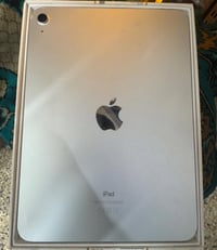 ايباد ١٠ • ٦٤ جيجا • مبدل