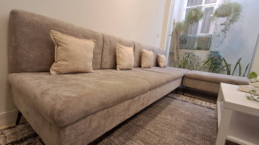 كورنر جديد ما مستخدم فصلته وماصار على مكان شغل كلة خشب ثقيل وقماش خاولي بالواقع يخبل الصور ضالمته قياس 3 في 2.40
ويتحول الكورنر الى اليمين واليسار عادي براحتك مكاني الجزيرة السعر 750 واقل من فلوسه بهواي وهم بي مجال للمشتري شرط ماينشال من ثكل الخشب
*********** البصرة, العراق
