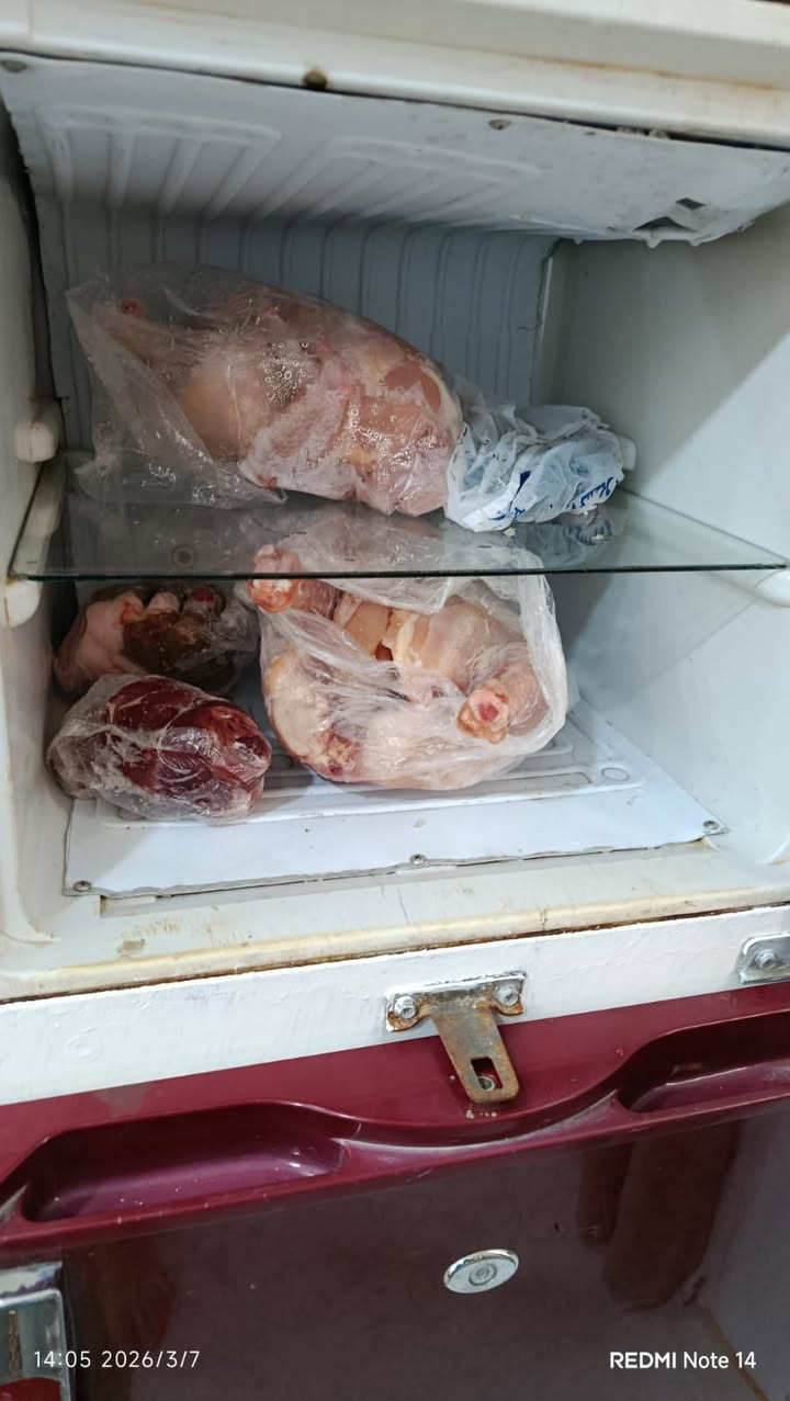 ثلاجة شارك 10 قدم 
شغالة تجميد فوك وجوة 
للاستفسار عن السعر خاص 

مكاني الحسينيه راشدية


**إذا كنت صاحب هذا الإعلان وتريد حذفه لأي سبب، رجاءا أرسل رسالة إلى الدعم الفني**