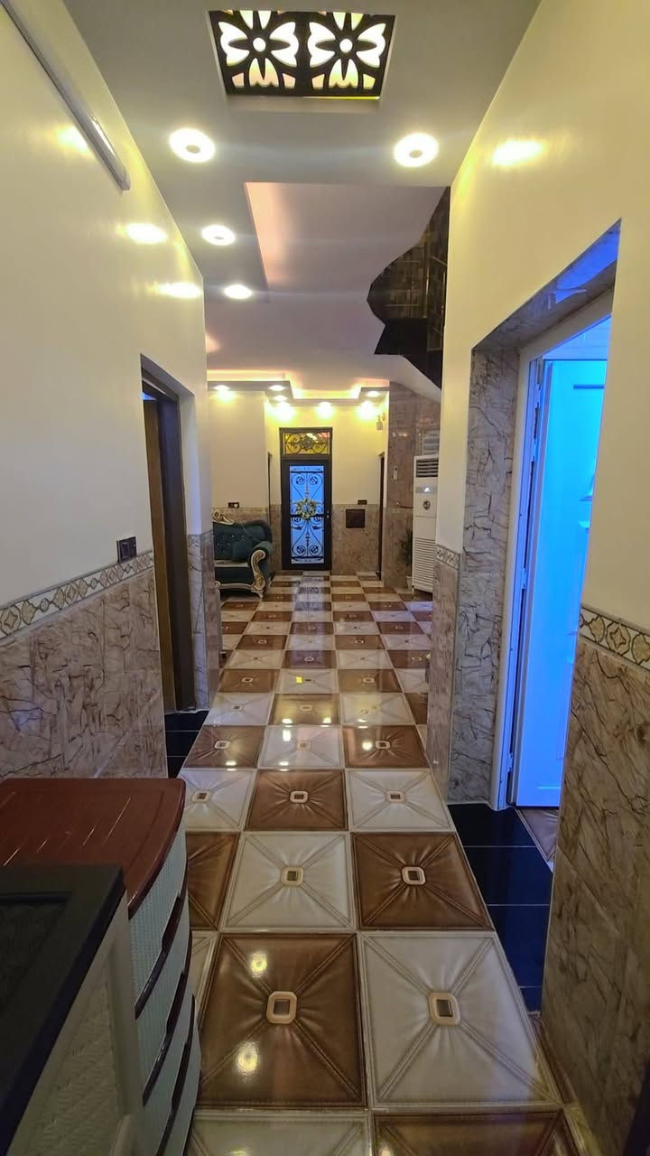 دار للبيع (كلك ) ماشين معامله تمليك ولمعامله كامله
مقاطعه 9 
الدار جاهز من كلشي تجيب غراضك وتحول مباشر 
المنطقه مخدومه بل كامل 

المساحه ٢٨٥ متر

بناء حديث طابوق

طابقين 

الطابق الاول ٢ غرف نوم منور صاله استقبال مطبخ حار وبارد حديقه  + حديقه جانبيه 

الطابق الثاني صاله مع غرفة نوم سويت

سطح ٢ 

الموقع جمعيه الثالثه شارع السايدين الجديده مجاور اسواق ماما اشتريلي

الاستفسار  الاتصال عله الرقم

***********
