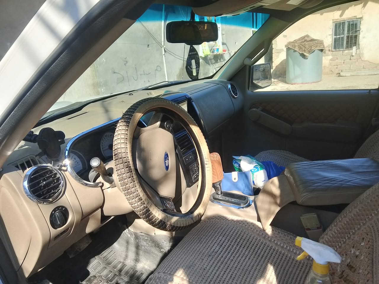 سلام عليكم فورد اكسبلور بيكم 2010 لميتد فول مواصفات رقم اربيل جديد بأسمي  محرك 4600
 بي نفخ مواصفات خليجي حار بارد مع الكشنات الاماميه السياره جاهز مال الجناي باب اليمين بي صبغ بدون دواخل فقط طخم اطارات جديده مع البطاريه  السعر 125بي مجال قليل التواصل ***********
