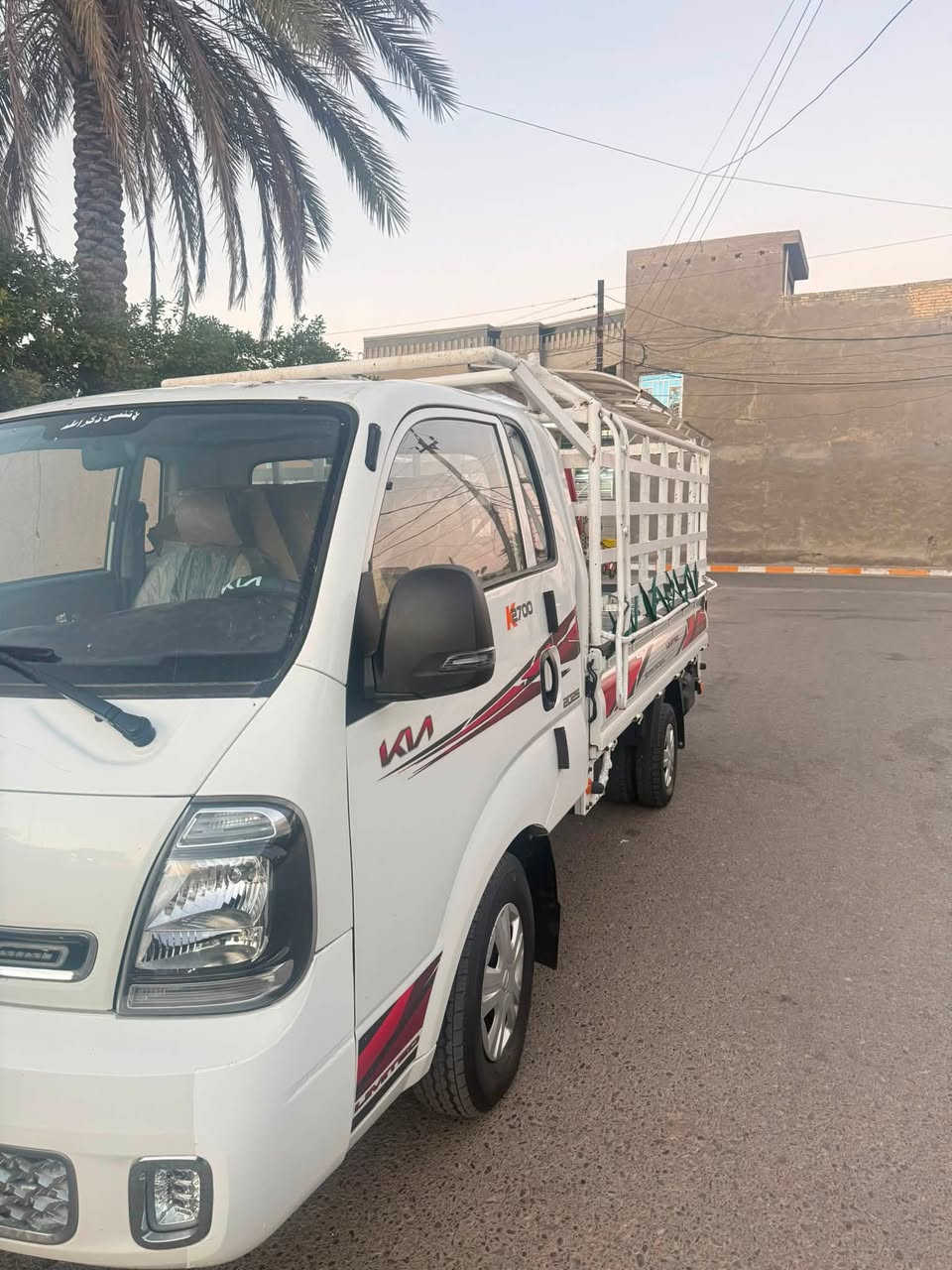السلام عليكم
كيا بنكو 2024 
مكفوله كفاله عامه بيها بارد بدوسه فقط
ماشيه40الف 
السعر 157وبيها مجال 
*********** مكانه بغداد
