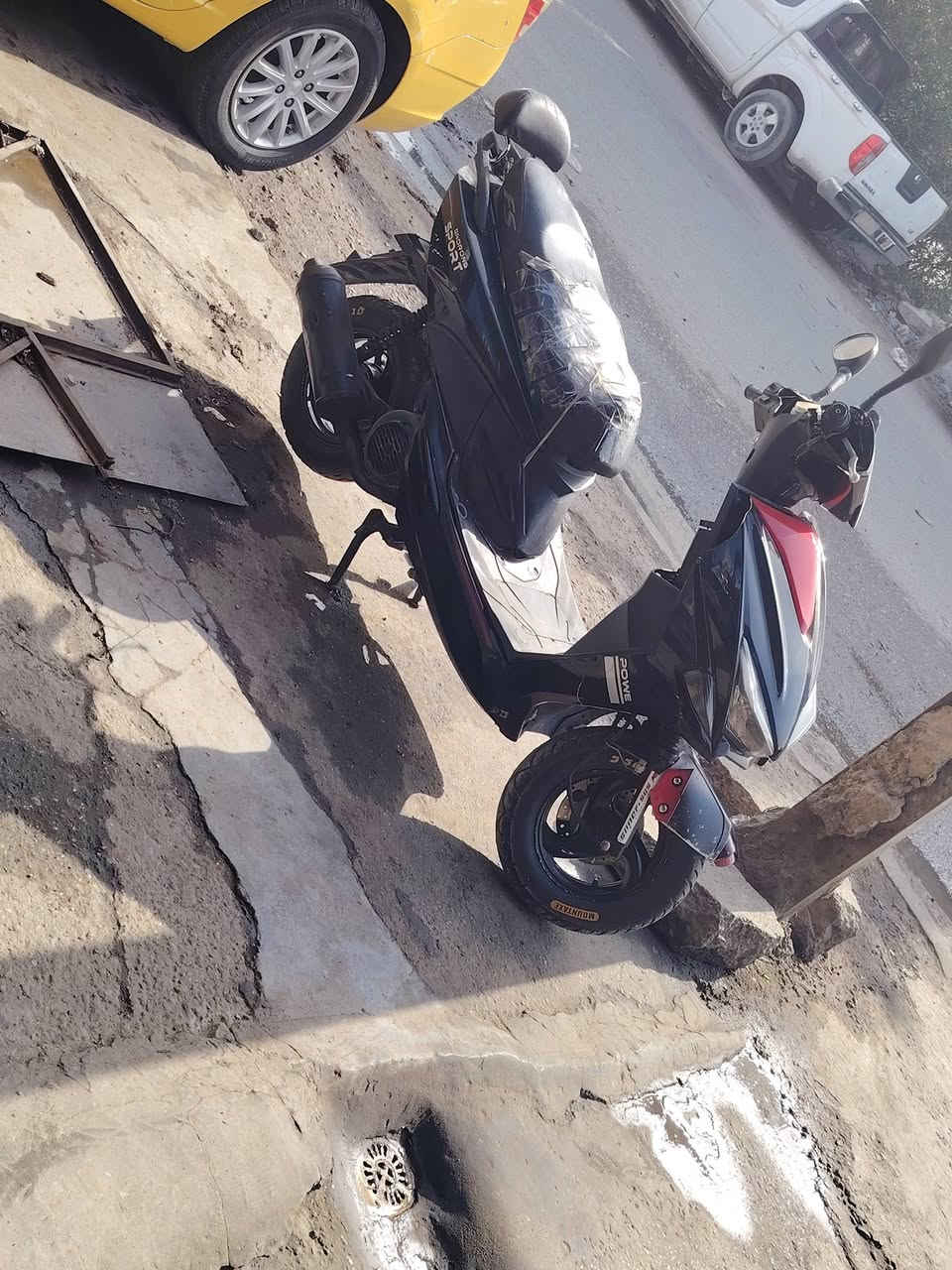 اف اس  شغاله سلف وهندر  كهرباياتها كلها شغاله هاذا الموجود  كلشي بيها جديد من باتري سلف قايش كلجات تايرات   اكسل جديد خرسه حته الدراجه نشطه جدن  كابريتر جديده  ماباقي شي مو جديد بيها وبلعافيه عل ياخذها.السعر  ٢٠٠  هاتف ***********
