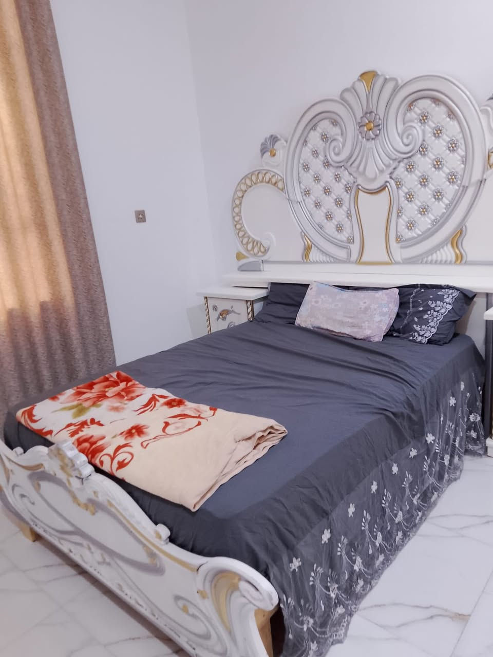 للبيع السعر 750 قفل العنوان الغراف 
ال عويد
***********
