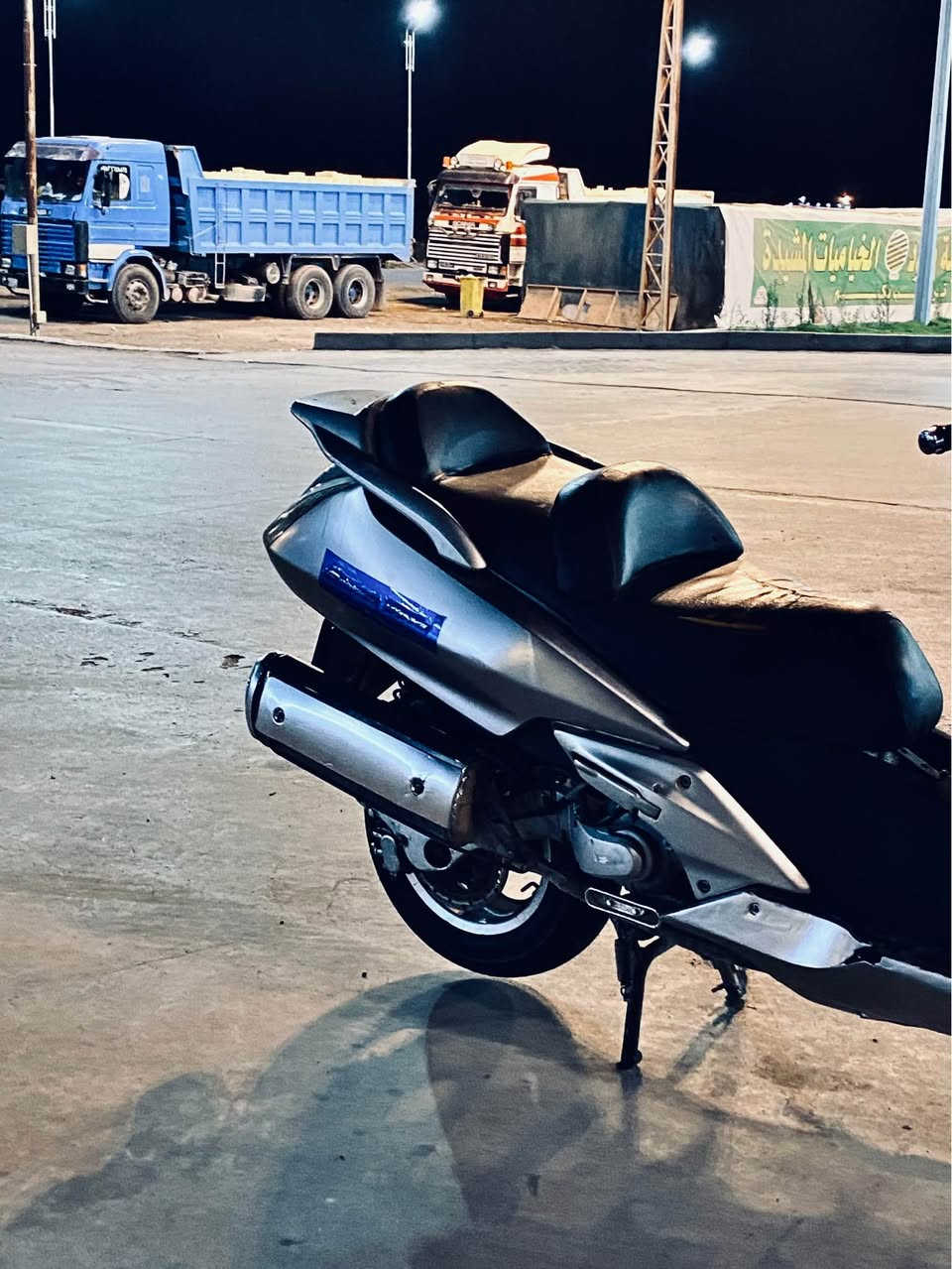 سلفر ونج 600cc 
🛑
دشبول 200
وارد امريكي 
اوفر مود 
نضام ABS
دشبول مسح رصاصي 
يدات دافئة 
زنون عالي ثلجي 
دبلات مكفوله 
تايرات جدد 
كهربائيات كله شغال 
مكينه خير من الله لانقيص ولا تبخير 
وياهة ضبه مال اوراق بس ماعرف يفيدن لو لا 
🛑
بيهة نواقص بسيطه 
1-جكمجه يمنه
2-ادامه للكلجات
3-وملاحضات بسيطه بل كفر 
🛑
السعر 12 وبيهة مجال حك الجيه 
المكان بغداد الشعب 
هـ ***********
اي وقت متواجد. الفارس, صلاح الدين
