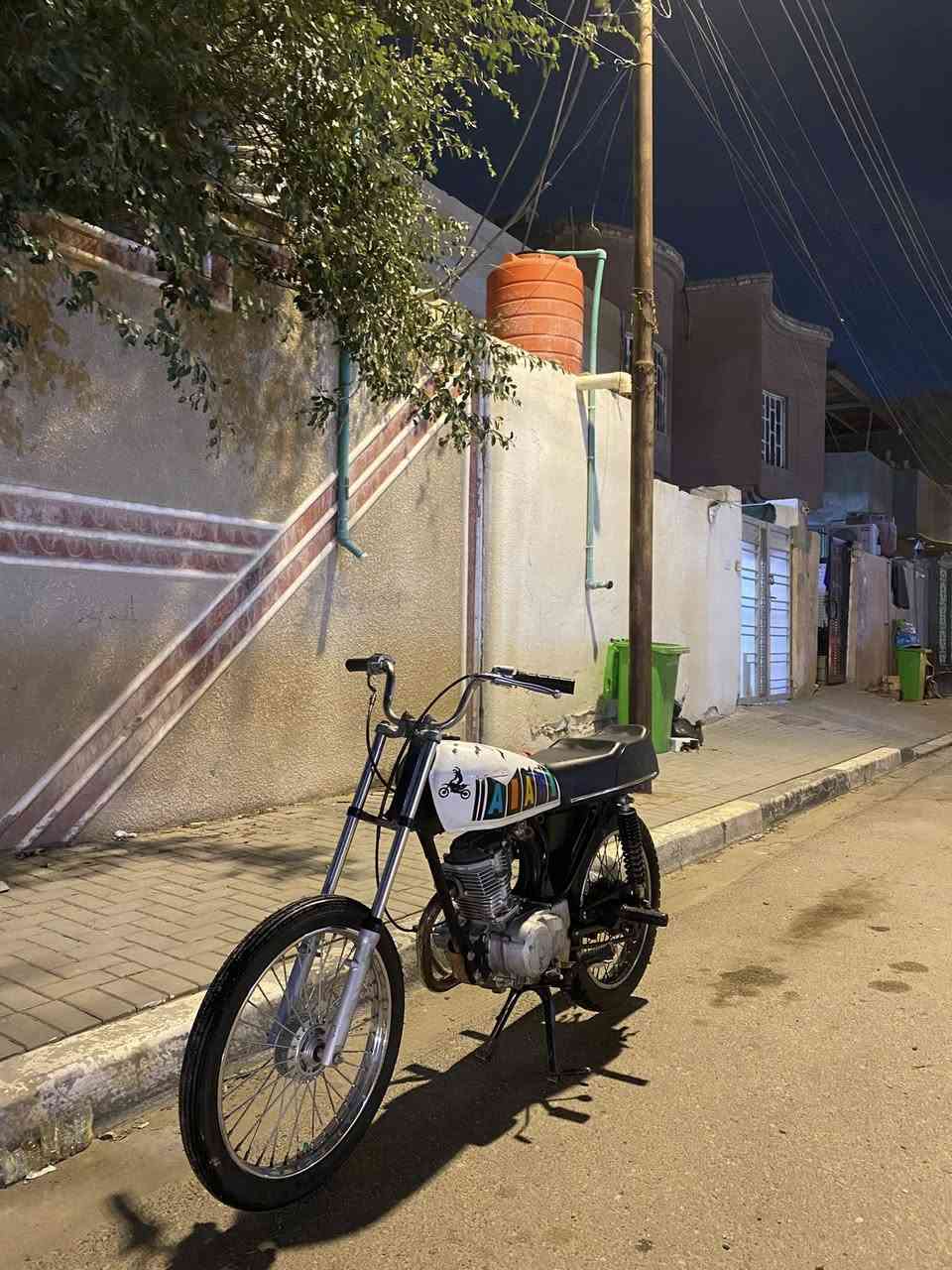 السلام عليكم من رخصه الادمن دراجه ايراني حلوه شغل وطلع كامله مانقصها شي مكفوله من سرقه مكاني قبله حي المهندسين سعر 300 رقمي ***********
