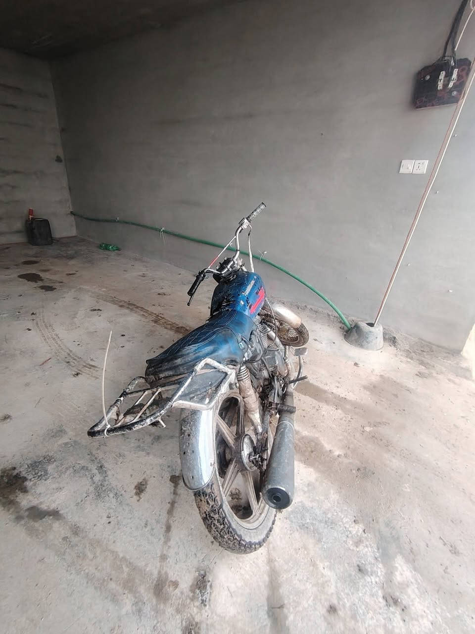 السلام عليكم 
موطور تايكر 18 
مراوس بجهاز 
ويرهم بيع ب 100

***********
