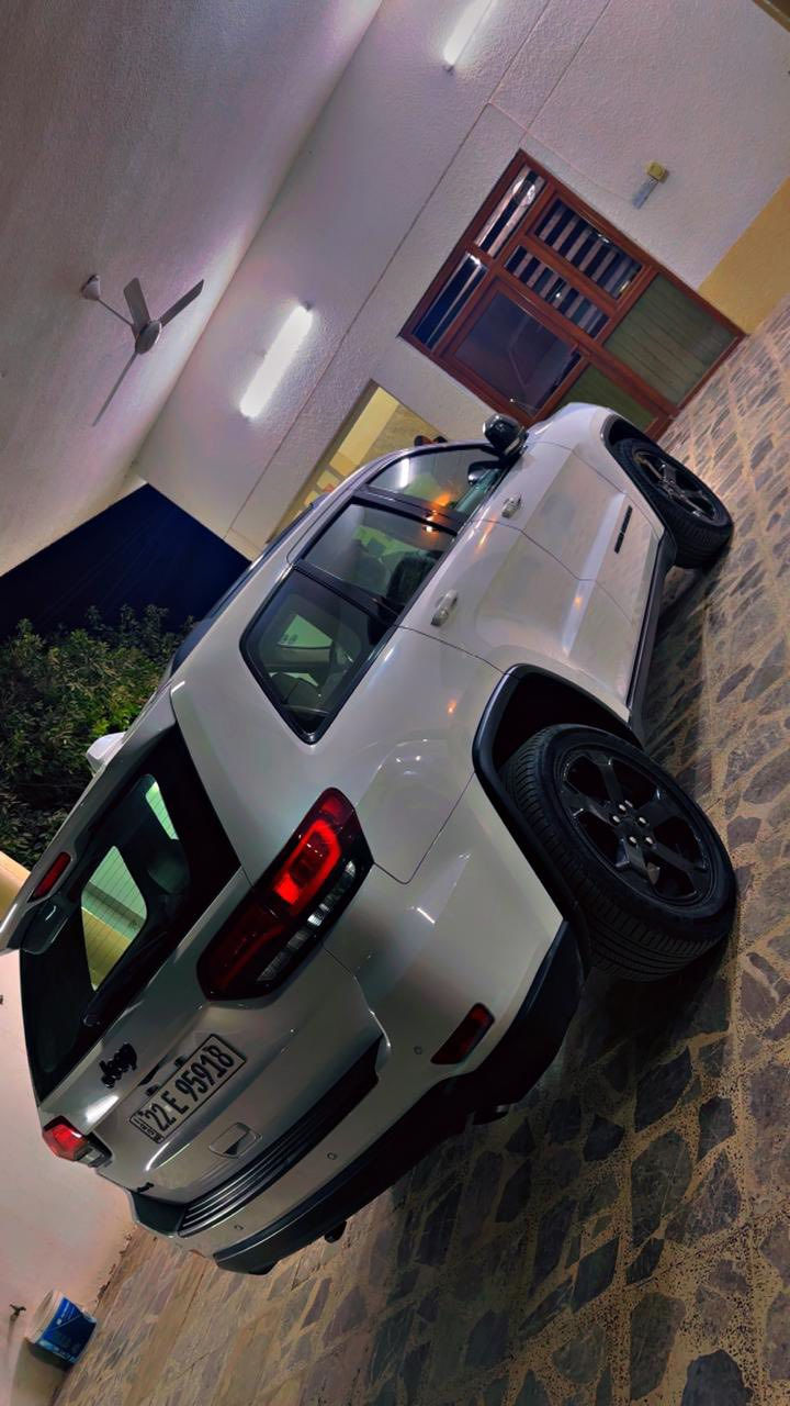 سلام عليكم
للبيع جيب خليجي 2019
ماشيه 38 الف كيلو متر
مواصفاته 
حساسات امامية و خليفة 
رادار امامي 
فتحه سقف 
و بعد بيه هواي مواصفات ما مذكوره 
السياره بيه ضربه خفيفة و مبينه بالفحص موجود مع الصور
سعره 28 الف دولار يعني 280 ورقه و بيه مجال 
مكان السياره بغداد الكاظمية 
***********
