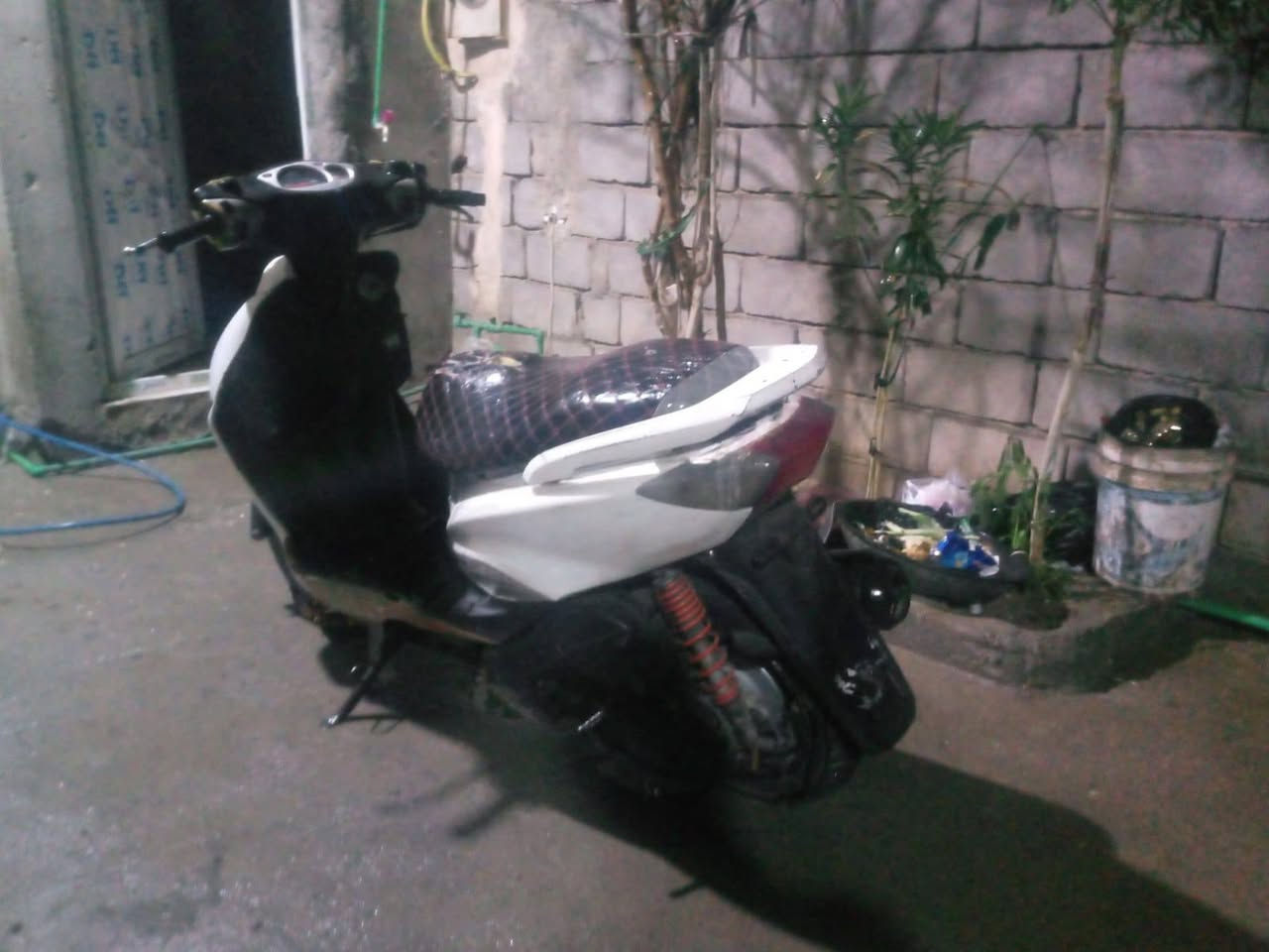 دراجه سكنكس ياباني اصل نثيه كابريتر  مفتوح بس قبق ولفات  بوشه كامل بستن دراجه جاهزه للبيع العنوان البصرة دور شرطه
***********
تصل رقم بي واستاب البصرة, العراق
