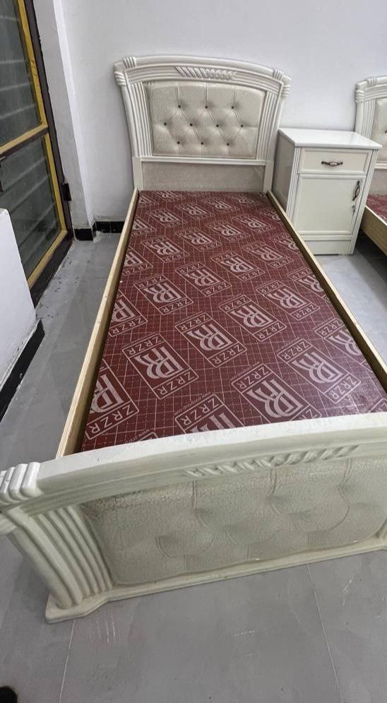 #غـــرفة_4_باب
الوجه mdf الداخل خشب   القاعدة بلوك الضهر جرجوبة براغي 

السرير زان مصري   نفر. مو نفرين 

الكنتور ارتفاع 220 سم وعرض 200 سم


**إذا كنت صاحب هذا الإعلان وتريد حذفه لأي سبب، رجاءا أرسل رسالة إلى الدعم الفني**