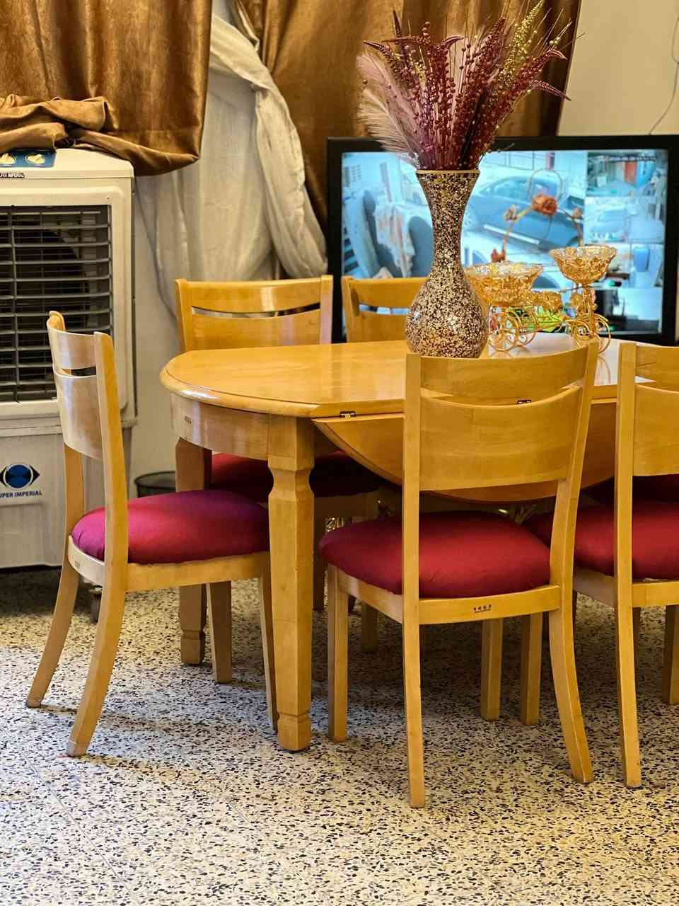 ميز طعام خشب زان 6 مقعد نظيف سعر 340 عنوان بغداد تواصل ***********

