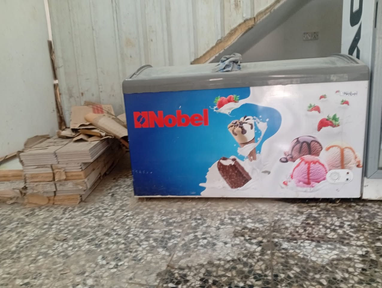 مجمده البيع متر و30 المكان علوه الرشيد سعر 275 مجال بسيط نضيفه كلش ***********
