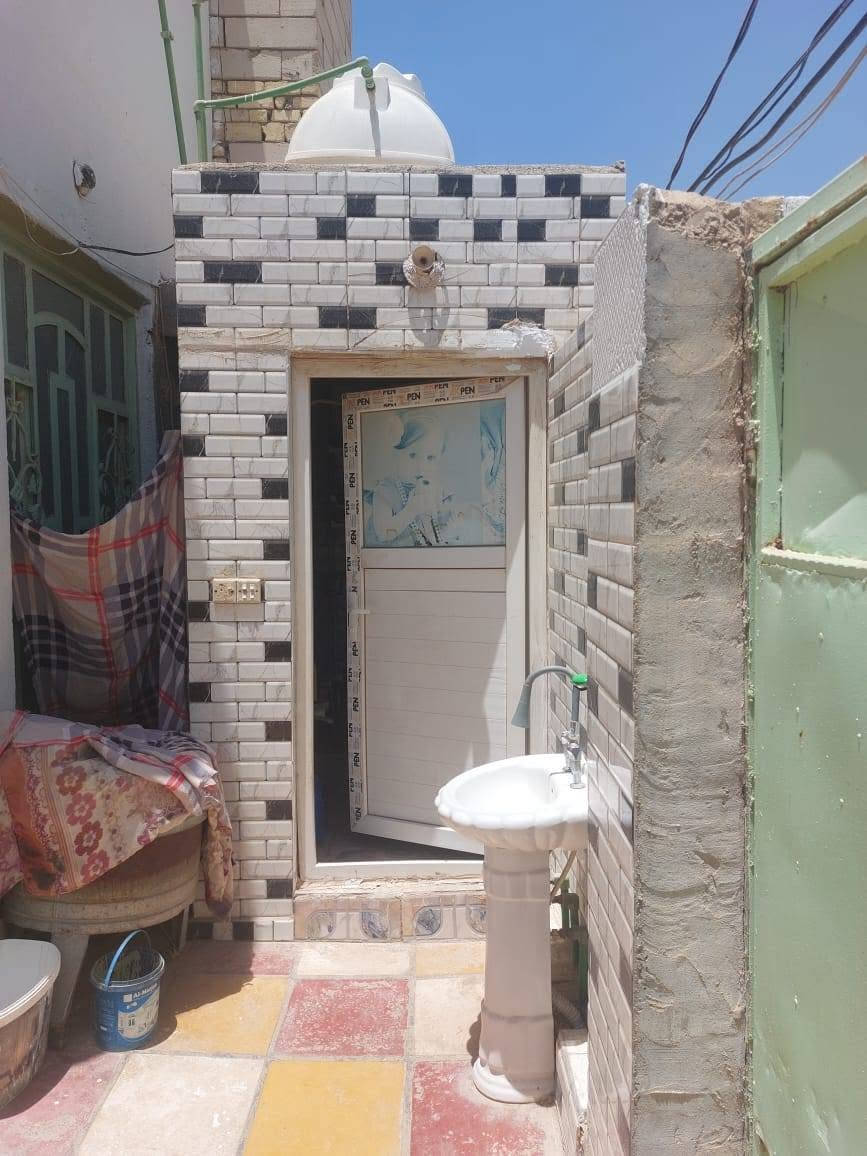 دارالبيع طابو صرف مساحه ١٢٠ متر واجها ٨ م
 ونزال ١٥ متر بناء جديد يحتوي على غرفة نوم +صاله + براني +غرفة فوق السطح 
مطبخ سيراميك حمامات دخليه سيراميك درجه اولى وحمامات خارجيه ساحة مدخل لبيت ٥ أمتار أرضيه كاشي مرمري الدار ركن على 3 شوارع الحي الجمهوري الشارع العريض شارع حسينية حي الجمهور مقابل بيت 🏠 أبوعلاء جميل طارش ٠٠أبومكتب عقارالتميمي
للاستفسار والاتصال *********** واتساب
