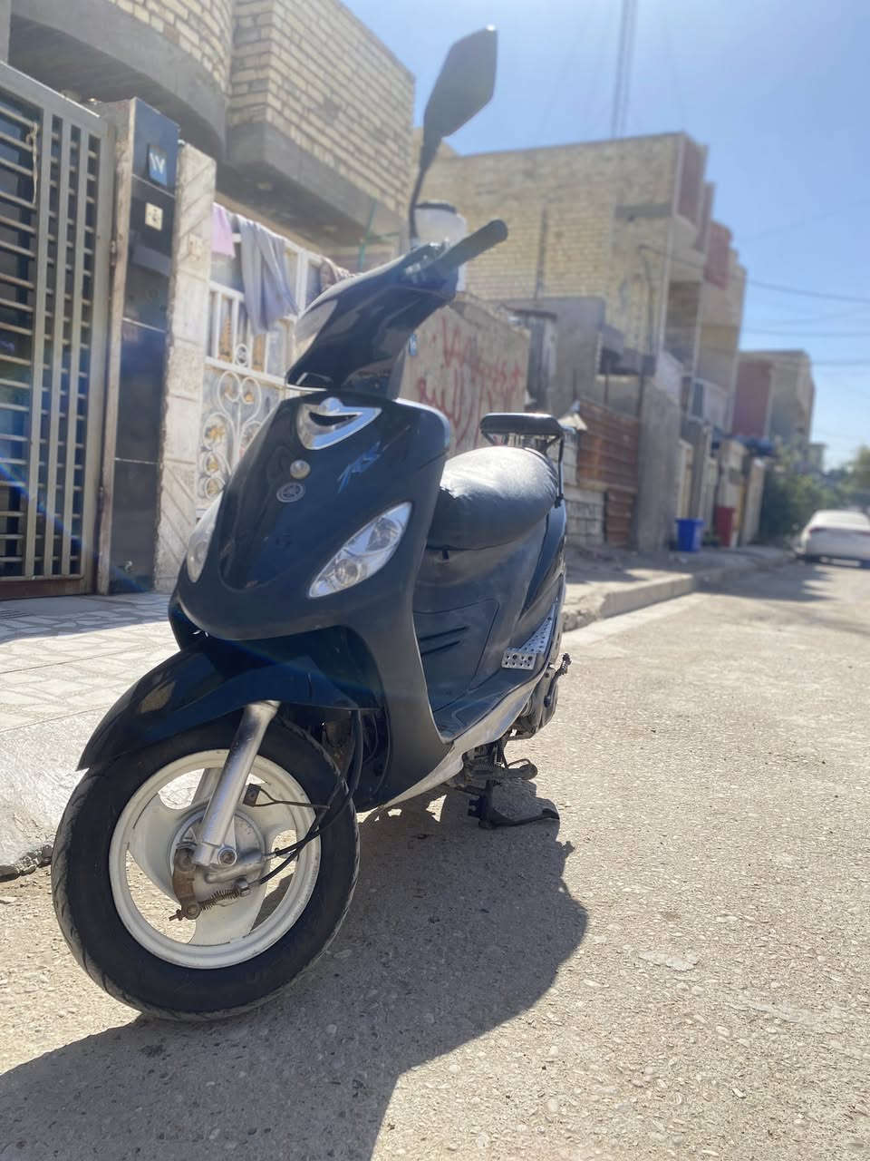 سلام عليكم شباب ماكس للبيع دراجة شلعة ومعدل مكينة نضيفة وكلشي شغال بيهة سعر 350 وبيهة مجال مكاني شعب ***********
