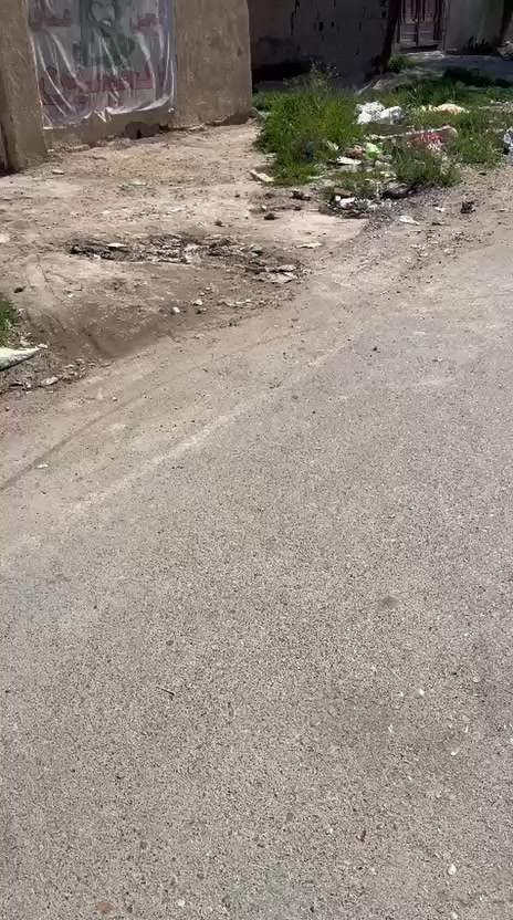 السلام عليكم توجد قطعةارض للبيع المساحة٣٥٠كامل الخدمات تبليط وكهرباء وماء ومجاري للاستفسار ***********
