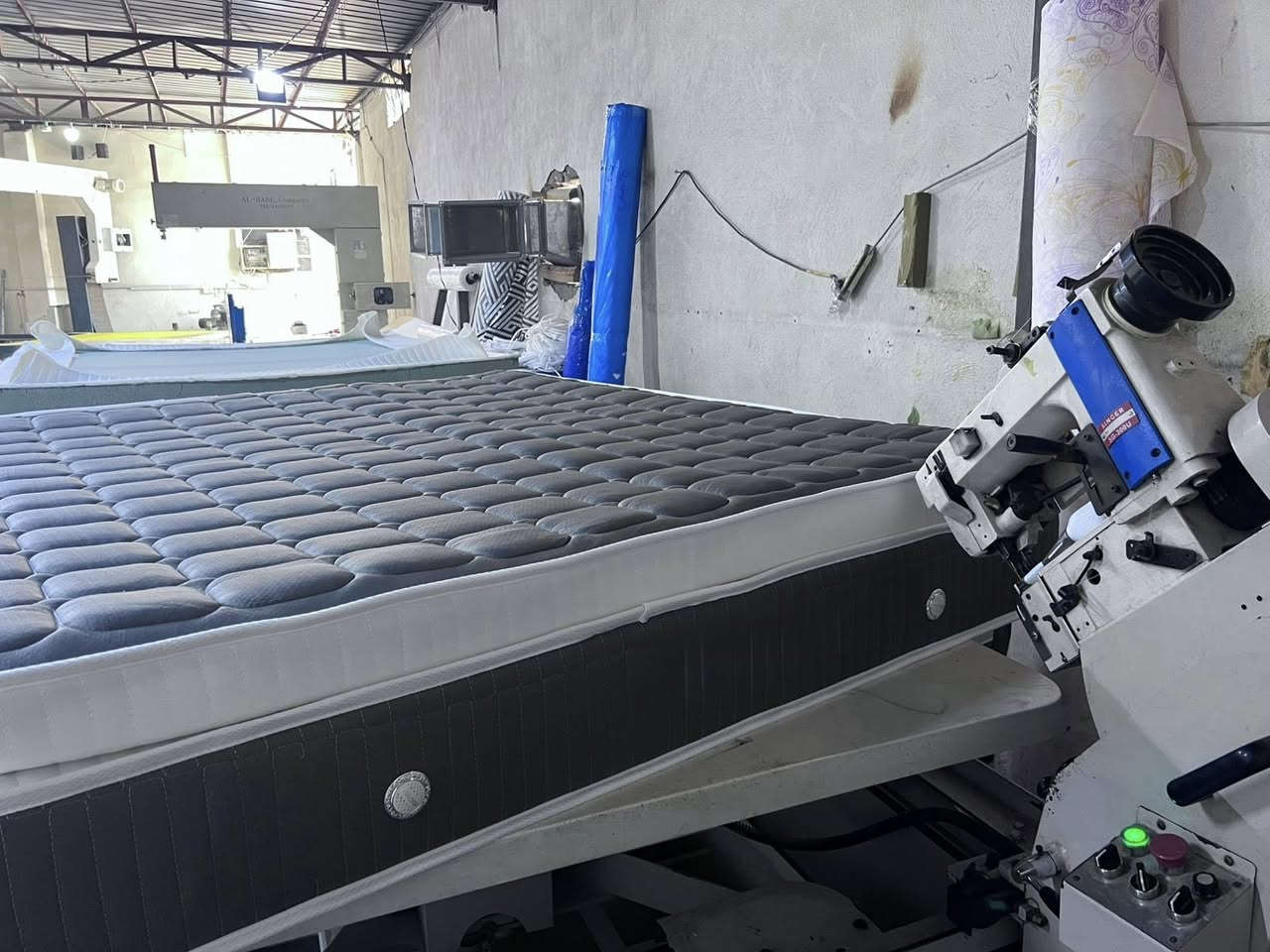 الراحة مو مجرد كلمة.. الراحة "جود وضمان 5سنوات💤
في معمل الجود، صممنا لكم دوشك(  Tip top )ليكون رفيق أحلامكم الهادئة. طبقات مدروسة من الإسفنج عالي الكثافة، مغلفة بأجود أنواع القماش القطني الناعم.
✨ جربه مرة.. وانسى تعب اليوم كله.
📍 متوفر الآن بجميع القياسات في معملنا.وبسعر(175)الف فقط 
مع التوصيل المجاني لكافه محافضات عراقنا الحبيب🇮🇶


**إذا كنت صاحب هذا الإعلان وتريد حذفه لأي سبب، رجاءا أرسل رسالة إلى الدعم الفني**