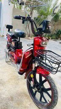 بايسكل شحن للبيع صارله شهرين من مستخدم جديد ٠٧٧٢٣٢٣٢٣٧١