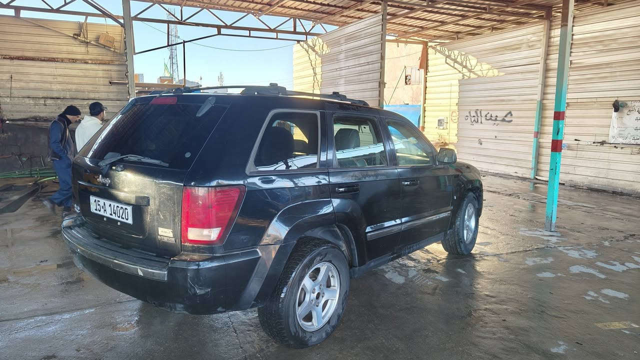 للبيع جيب موديل 7مكينه هيمي السياره جاهزه بس مكينته تبخر ارقام وسنويه جديده بأسمي السياره بدون حادث وبدون صبغ السعر 73وبيه مجال مكلف بل نشر للاستفسار ***********مكاني كربلاء
