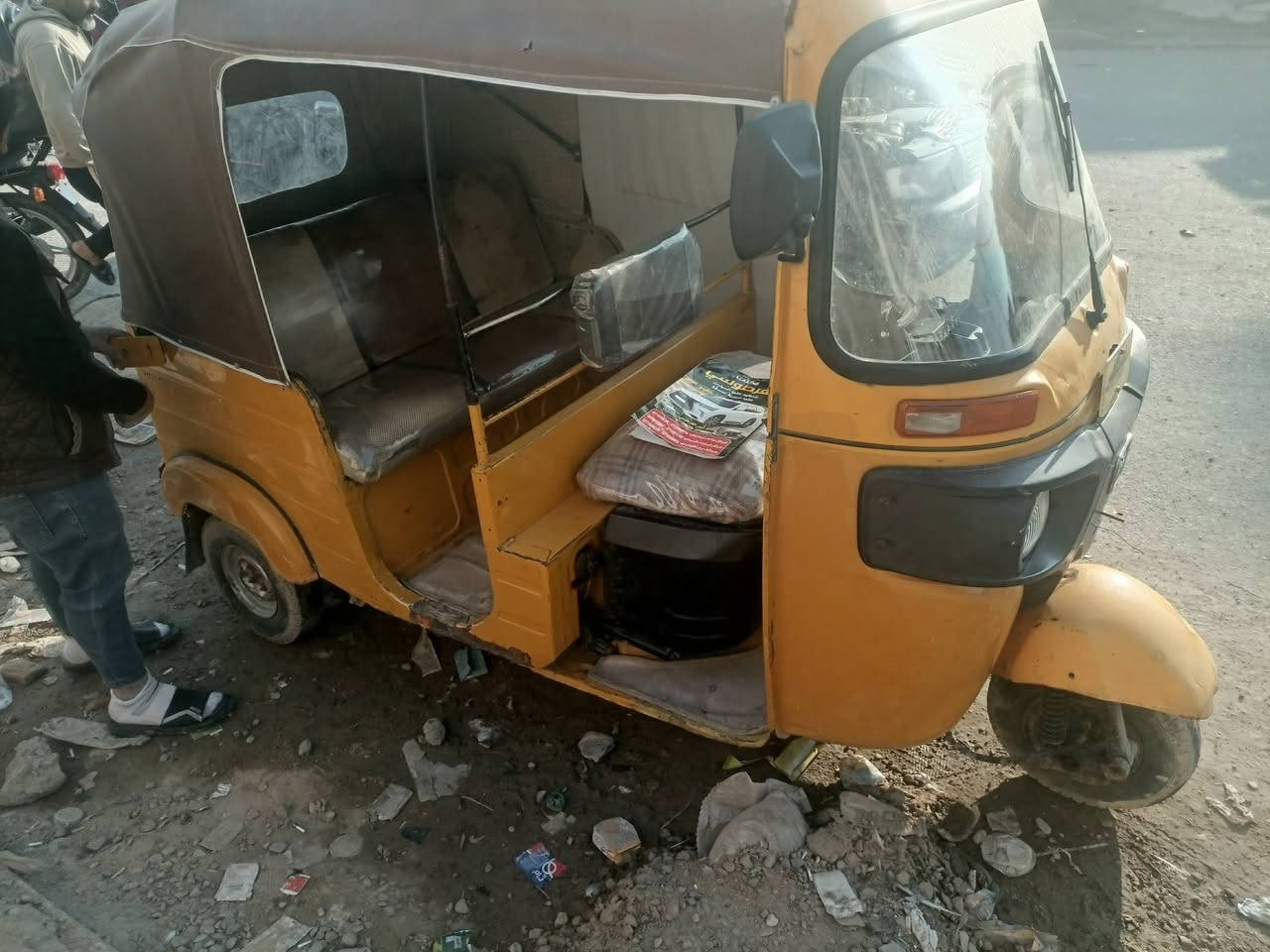 تكتك موديل 18. راعيها يبصم يستلم لوحات وسنويه اجرائات كامله 
تكتك فقط بيها دوس يحتاج لغد بيها كد شبر 
التكتك كفاله عامه ع لبلاد 
***********
عنوان 7قصؤر 
شارع ابو علي 
السعر 4500 بيها شي بسيط حك الجيه 
راعيها محتاج 
عنده بناء
