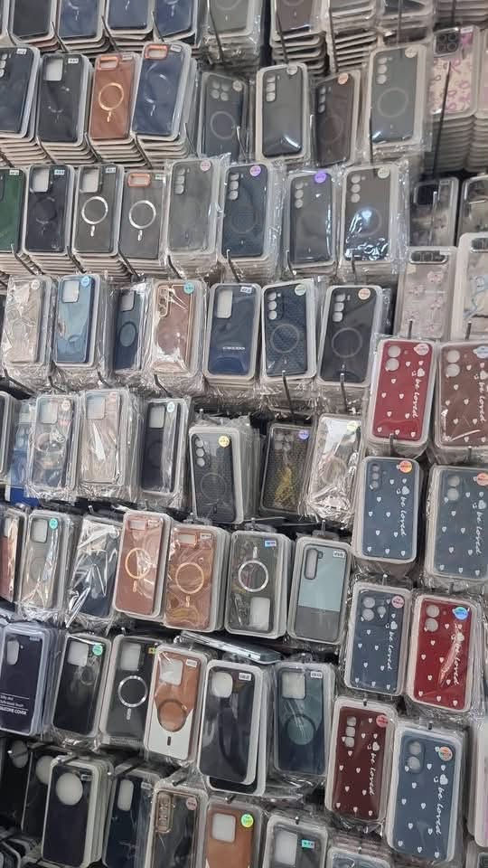 اخواني اللّٰه يجزيكم الخير ويرزقكم
عندي ٦٠ الف كفر موبايل موجودات بلفيديو كلهن جيس
وبكج عشرات اغلبه اندرويد والله العضيم اخذتهن ب ٩ ملاين وفلشو محلي وهاي شوفت عينكم مخليهن بلغرفه عنواني ديوانيه الي يفيدنه على باب اللّٰه ينطيني سعر وبلخدمه بس اهم شي سعر يرضي الله لان والله كلش محتاج 
وبخدمته وهذا رقم الواتساب ***********
