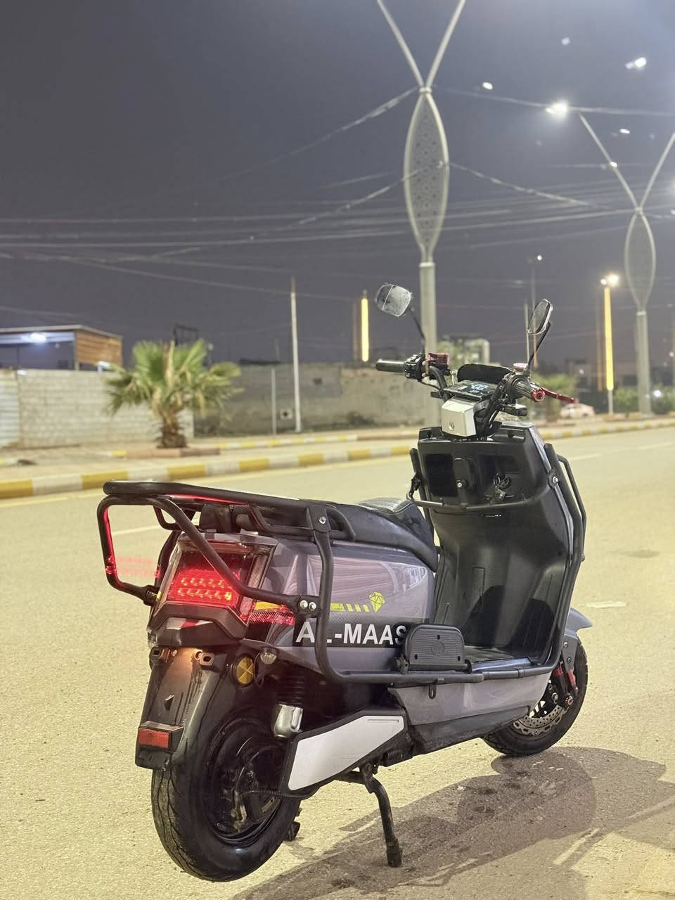 السلام عليكم 

موطور شحن للبيع 
موديل 2025
بطاريات 6 علفحص
مستخدم قليل 
النضافة كبال عينكم
السعر500 
الهاتف ***********
مكاني الرمادي التاميم 
يم جسر الحوز
