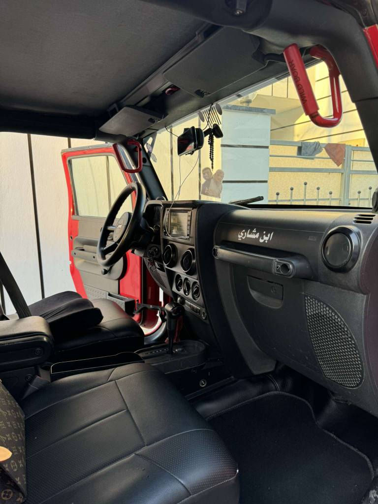 رانكلر ٢٠٠٧ كلين محدثة ١٨
رقم سليمانية جديد 
سيارة باسمي 
٦ سلندر المرغوب ٣٨٠٠
كشف نضيف وشغال
بلوجكتر امامي
فيت بم جديد
نوزلات جدد
بلكات جدد
***********
بغداد جديدة
السعر ١١٥ وببها مجال بغداد, العراق
