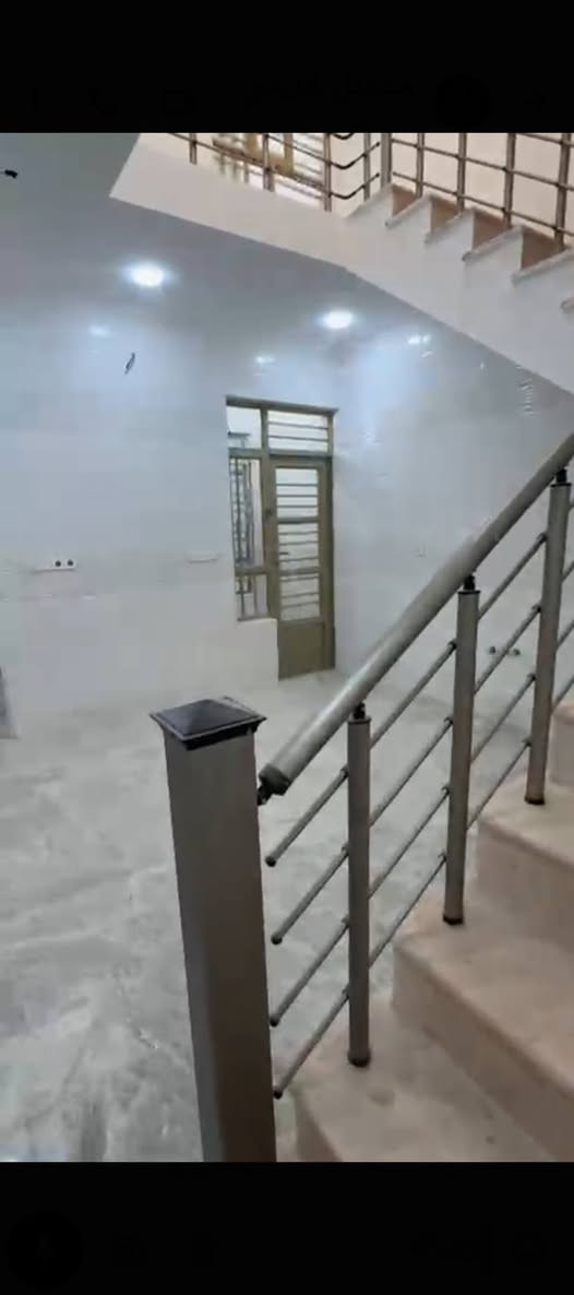 بسم الله الرحمن الرحيم
توكلنا على الله
مساحة ٨٠ متر 
٤/٢٠
بناء ٢٠٢٥
الطابق الأرضي يحتوي على طررمه خدمات خارجيه صاله مطبخ خدمات غرفه نوم منور
الطابق الثاني يحتوي على غرفتين نوم خدمات بالكون
الطابق الثالث بيتونه سطح
الموقع الامين فلكه المشجره قرب جامع الرسول قريب على القناه
البيت زيرو تسليم مفتاح
طابو صرف
للاستفسار الاتصال
***********
وتساب خاص
