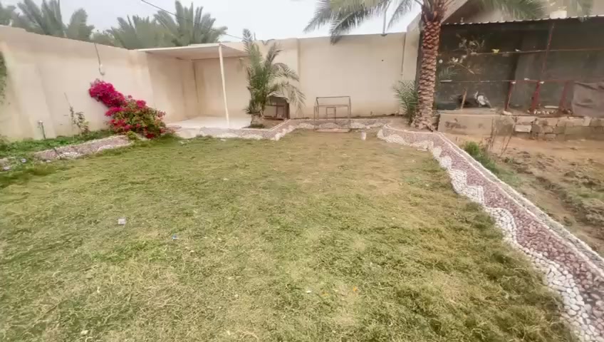 دونم للبيع يحتوي على دارين في منطقة الدخانية قرب إذاعة كربلاء للاستفسار ***********
