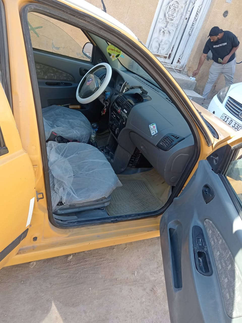 السلام عليكم سياره طيبه تايبا مديل 15 
سياره خير من الله نضيفه كلش حداديه  شاده جديده  كير يخبل تدفه تبريد بس غاز نقص
مكينه بيه خيط رقم نكليزي مصفره هيه وغرامه سنويه لل30سياره جاهزه كل نقص مابيه كبل لشارع
السعر 36 بيه مجال قليل
***********
ما متواجد علفيس مكاني كربلاء الحر
