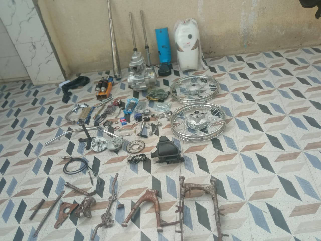 السلام عليكم اغراض تعميره كله جديد شلون تواير موجوده للبيع 550 وبيها مجال  خاصكشن ماكو


**إذا كنت صاحب هذا الإعلان وتريد حذفه لأي سبب، رجاءا أرسل رسالة إلى الدعم الفني**