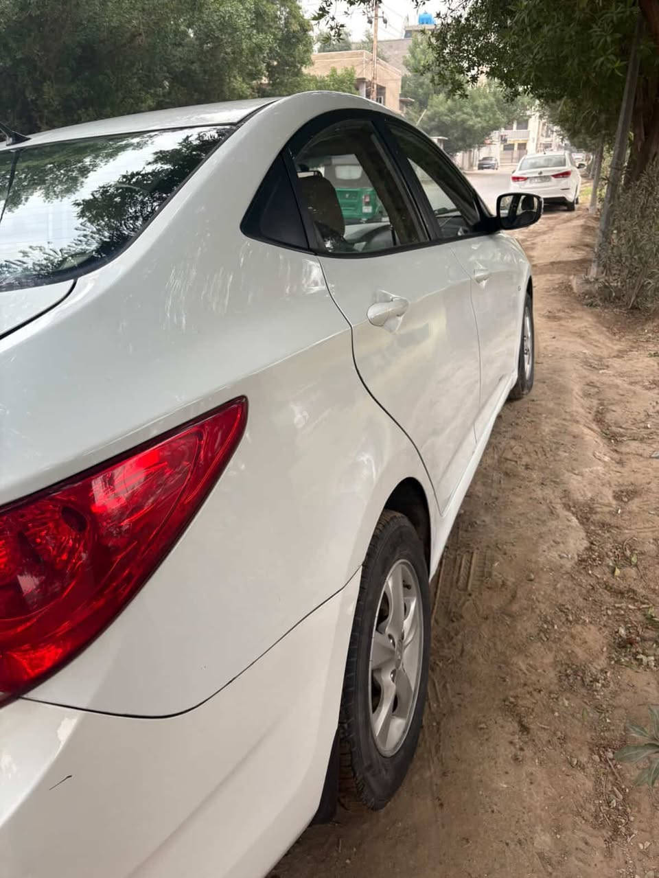 اكسنت خليجي موديل 2013 محرك 1600 دوش قطرتين
تدفئة وتبريد شغال بحالة ممتازة
السيارة مكفولة من صبغ ومعجون بس مبدل دعامية خلفية وبيه
بعض تكحيلات بسيطة
فيتبم اضافي بيه وتاير ايظا
سيارة ماشية 190 الف يدك جرص عل 120
اشاير بالمري
دوشمة كشنات وارضية
سنوية باسمي ورقم انكليزي سنوية 2030
هزة بشهر ٩ مسويها
عنوان السيارة بغداد /الدورة
السعر 102  وبيها مجال 
استفسار ***********
