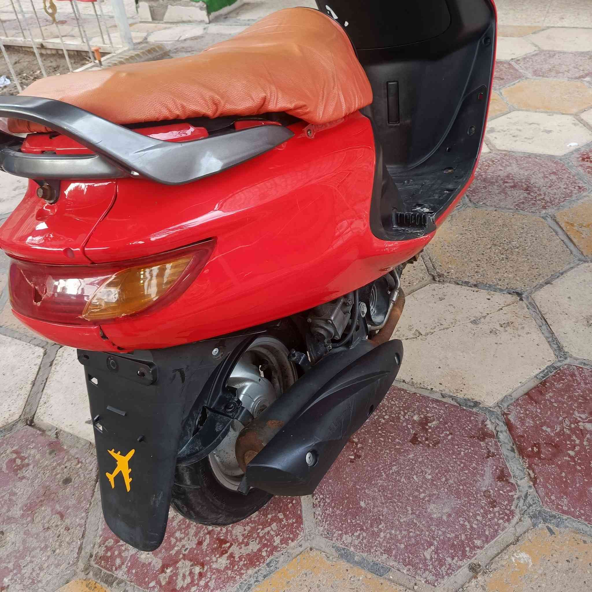 السلام عليكم دراجه فراشه للبيع نظيفه سعرها 600 مكان القرنه الشرش هذا رقم ***********
