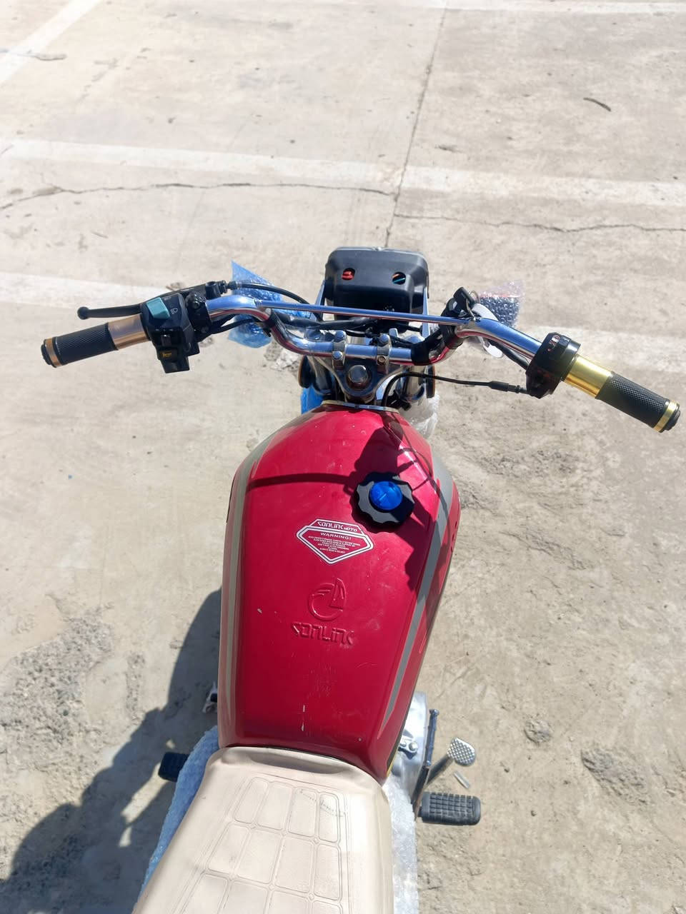 سلام عليكم 
دراجه سافين تفاصيل بل صور كامله وياها صالنصه رياضي + بيها عقد 
سعر 280 وبيها مجال بسيط 
***********
