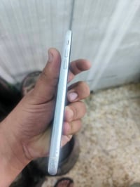 للبيع ايفون xr سيمكارت ما يشتغل مبدل بس بطارية شاشة اصلية سعر 85