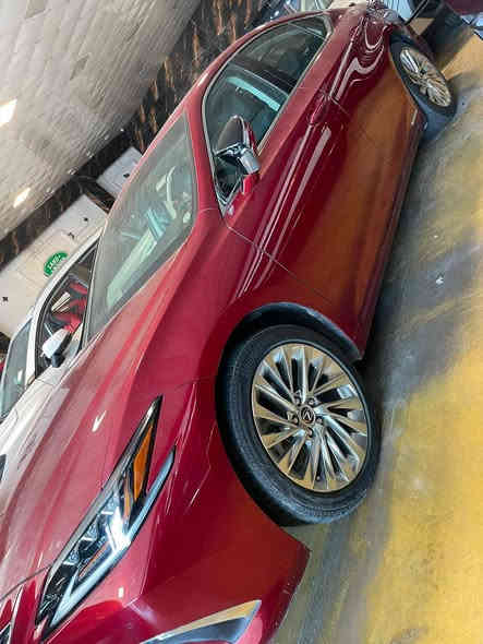 لكزز لاكجري
موديل 2021
اللون احمر
بانوراما
كشنات جلد
كراسي كهرباء
تحكمات
بيها 3 قطع تبديل جاملغ وبابين عكس السايق
ماشيه 80 الف
محرك 2500 هايبرد
فول مواصفات 
بغداد حي الجهاد نزلة جسر العامرية معرض قرطبة التواصل ***********
 شركة لؤلؤة الناطور لتجارة السيارات الحديثة
