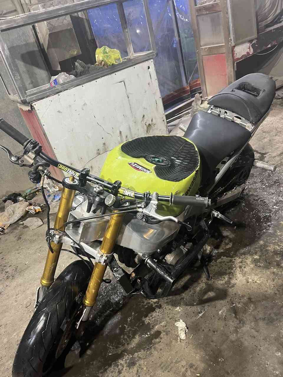 سلام عليكم كاوسكي 636 مديل 2004 دراجه عوزه كهربايات أبيع كوم حديد تحمل وتاخذ ولا تكلي شبيه ابيع كوم حديد مكان مدينه الصدر. رقم ***********
